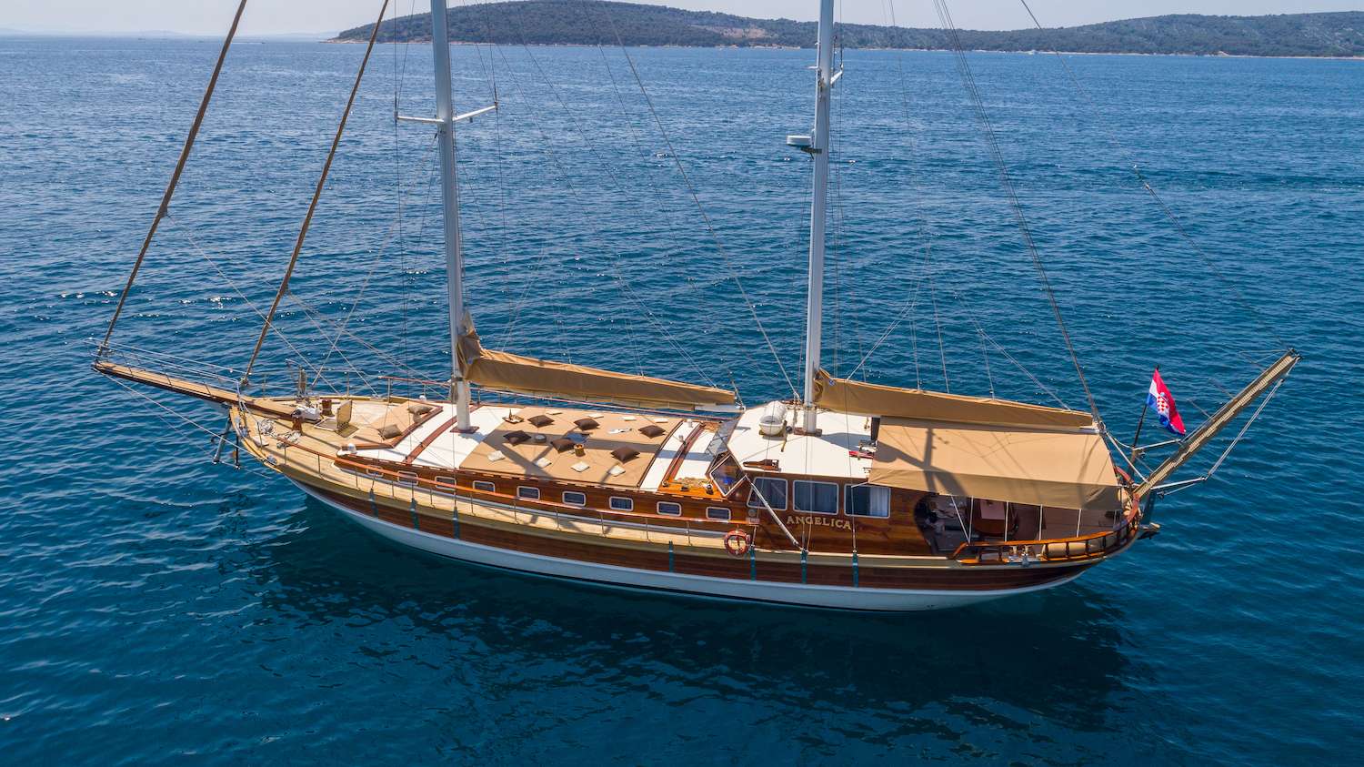 Yacht Charter Angelica | Ritzy Charters