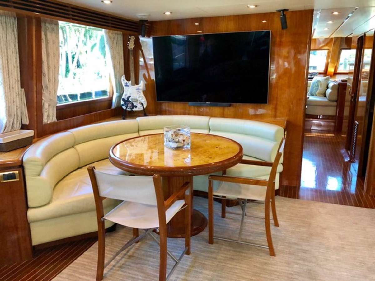 TORTUGA Yacht Charter - Salon