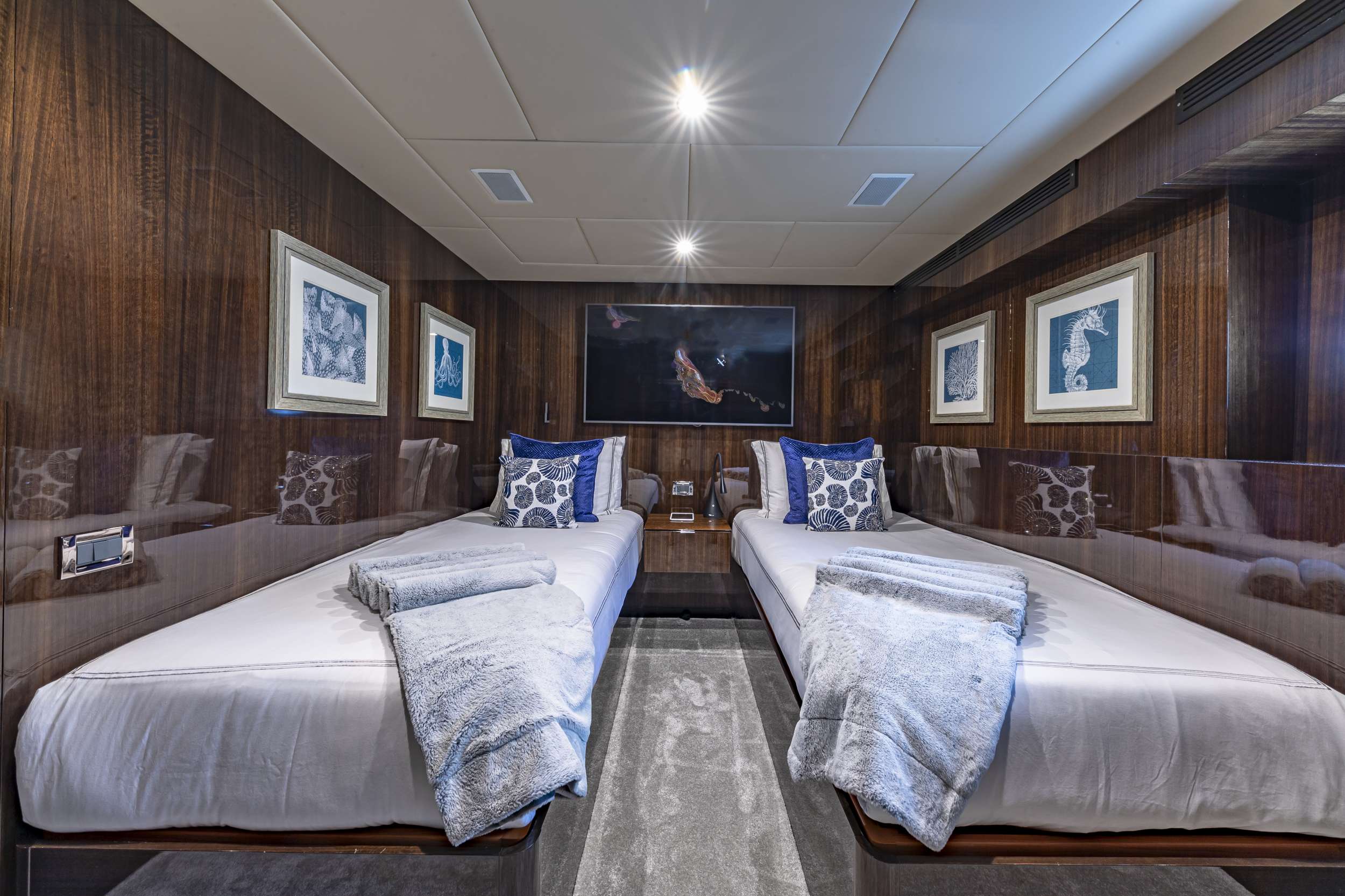 OCULUS Yacht Charter - Twin Stateroom #1