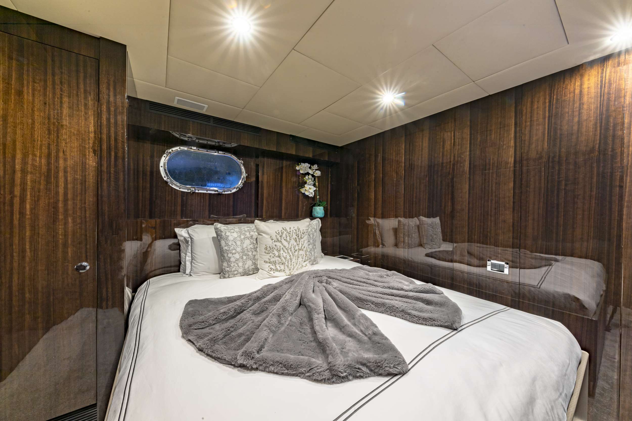 OCULUS Yacht Charter - Twin Stateroom #2 (Converted)