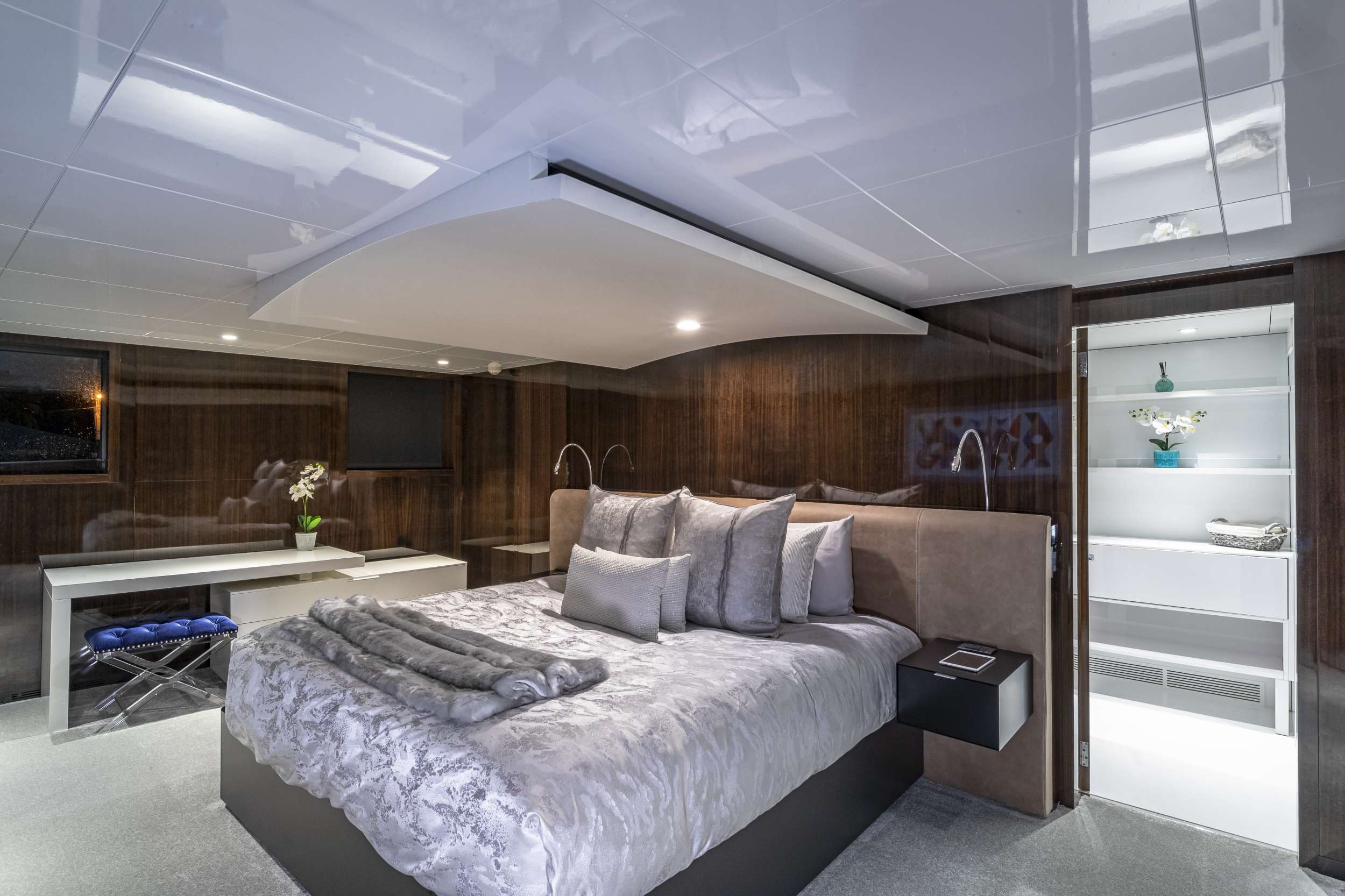 OCULUS Yacht Charter - Master Stateroom