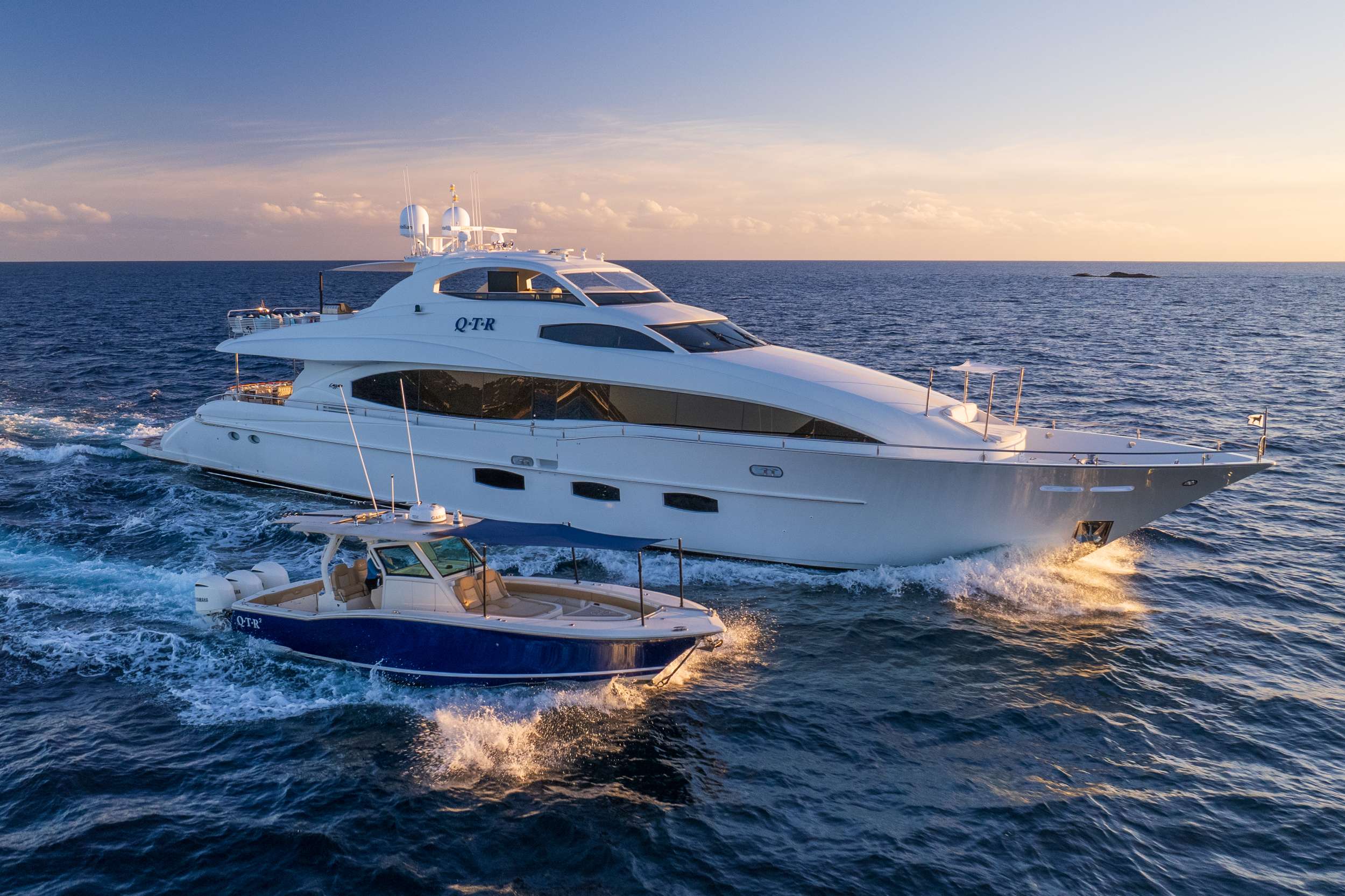 Yacht Charter QTR | Ritzy Charters