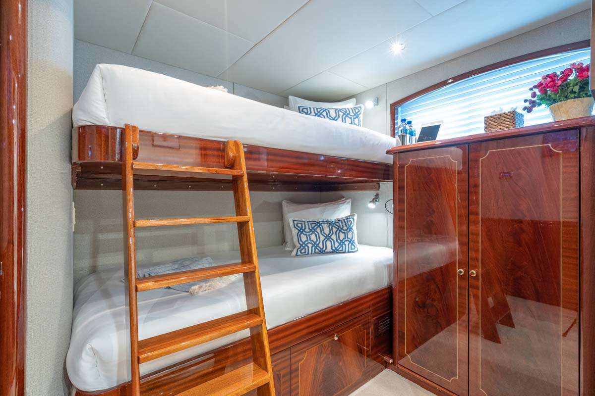 QTR Yacht Charter - Twin Stateroom