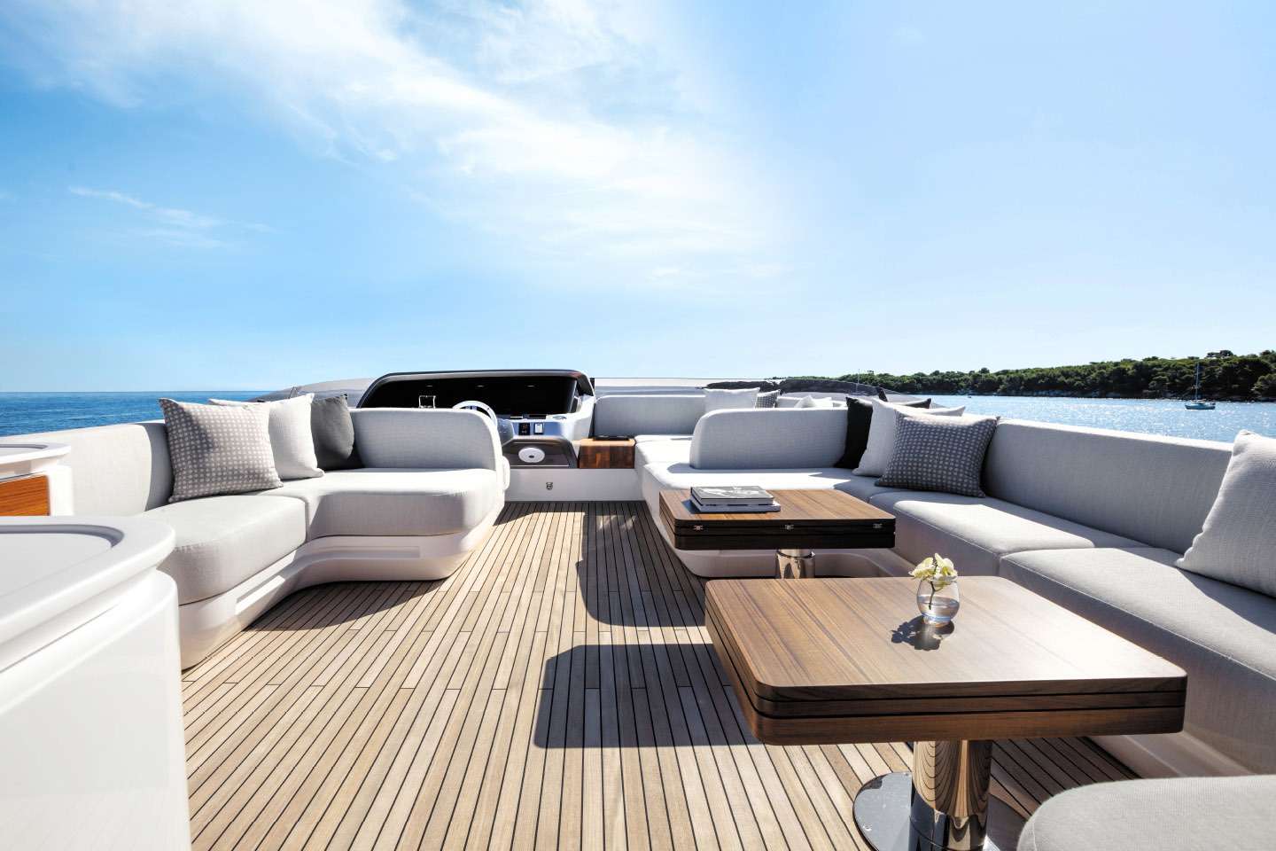 Spacious Flybridge