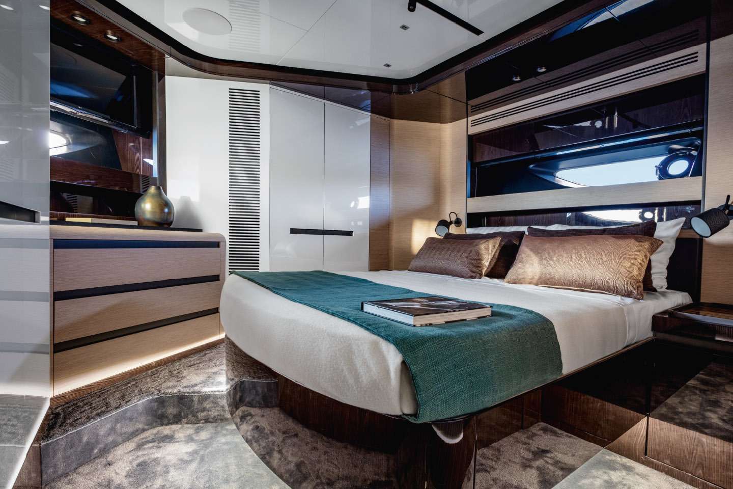 Large Starboard VIP