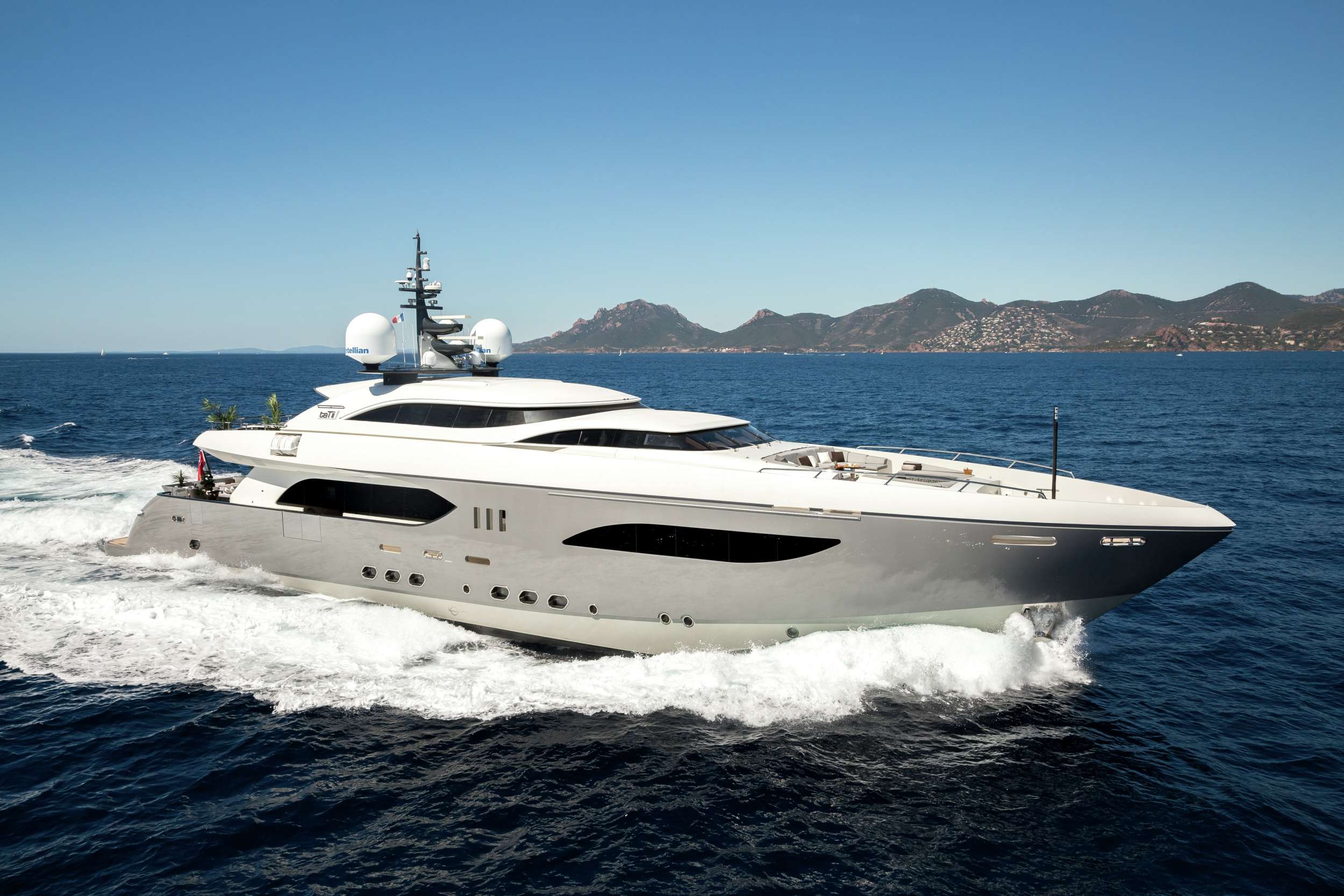 Yacht Charter Gems II | Ritzy Charters