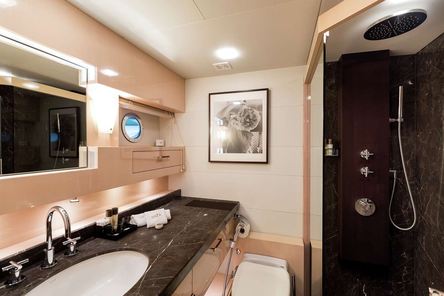Gems II Yacht Charter - Guest bathroom