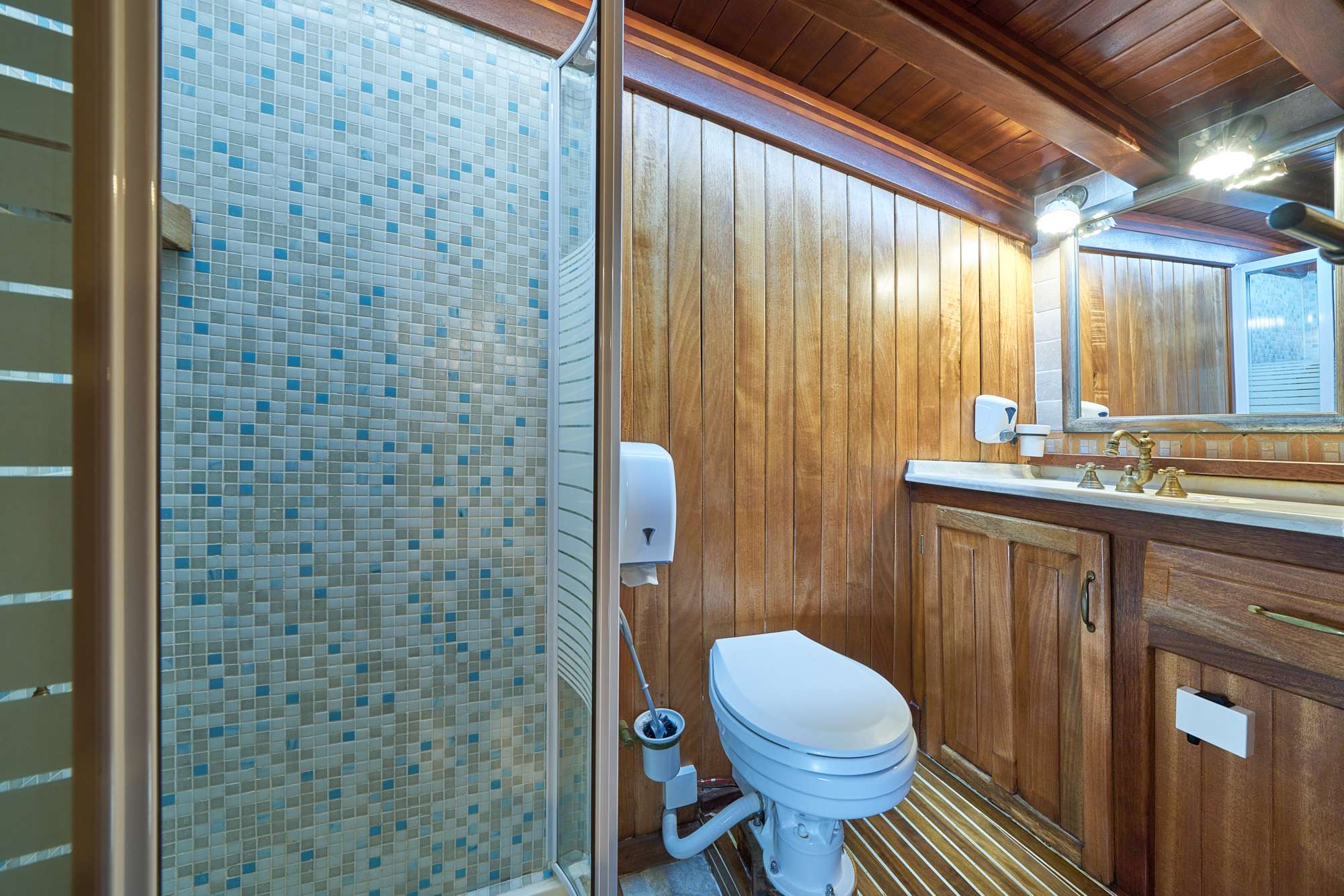 LIBRA Yacht Charter - Master cabin bathroom
