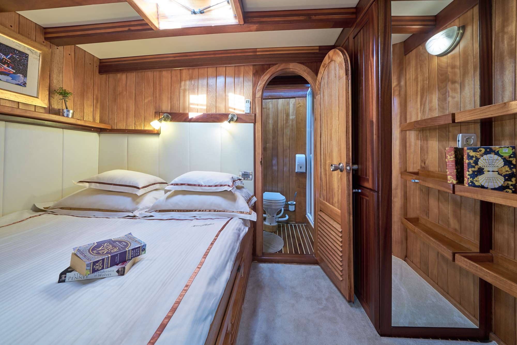 LIBRA Yacht Charter - One of two double bed mirrior cabins