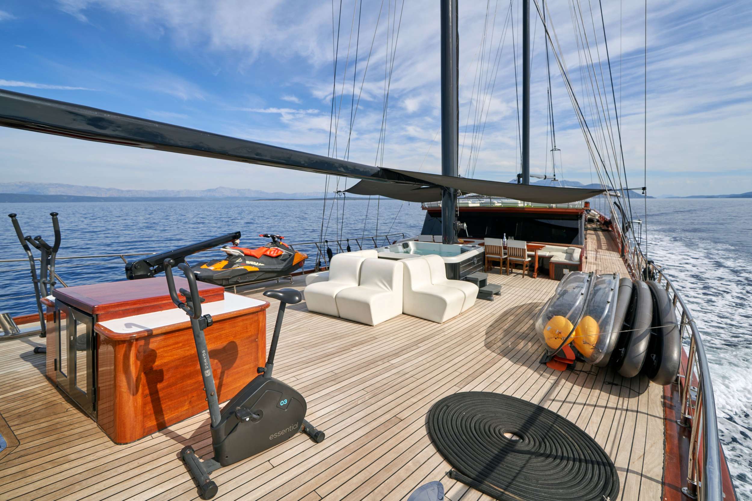 STELLA MARIS Yacht Charter - Bow