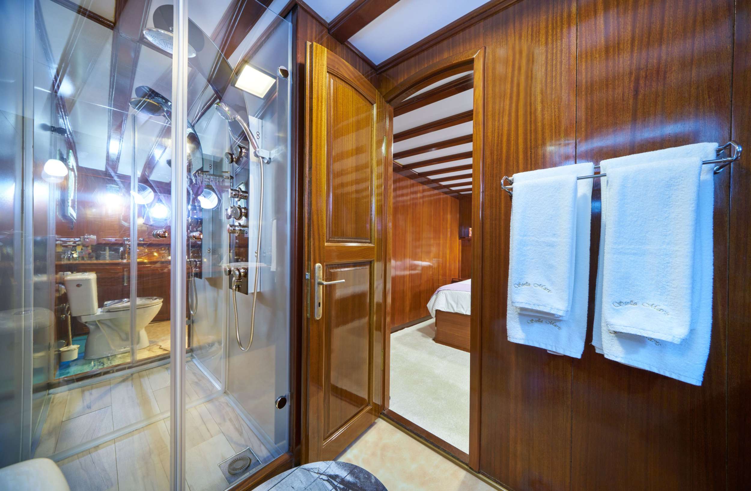 STELLA MARIS Yacht Charter - Bathroom