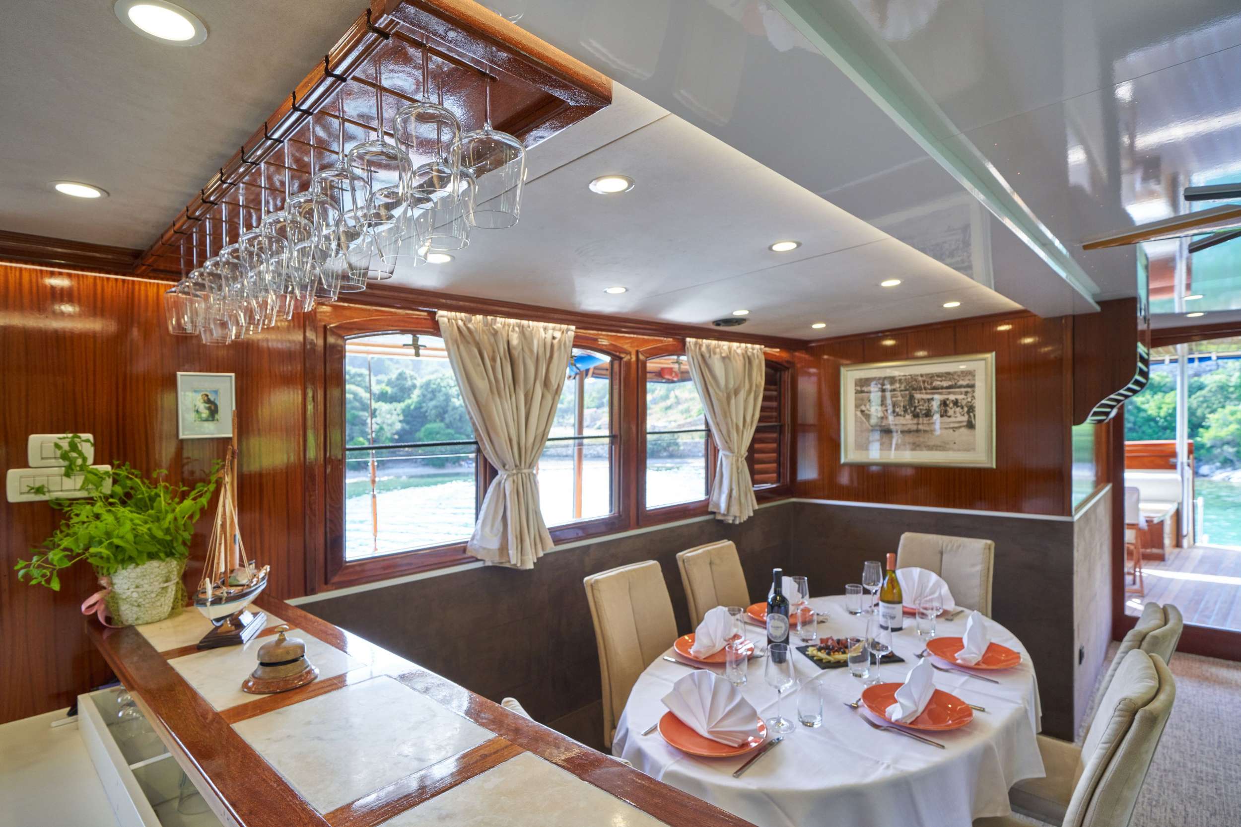 TAJNA MORA Yacht Charter - Dining area - salon