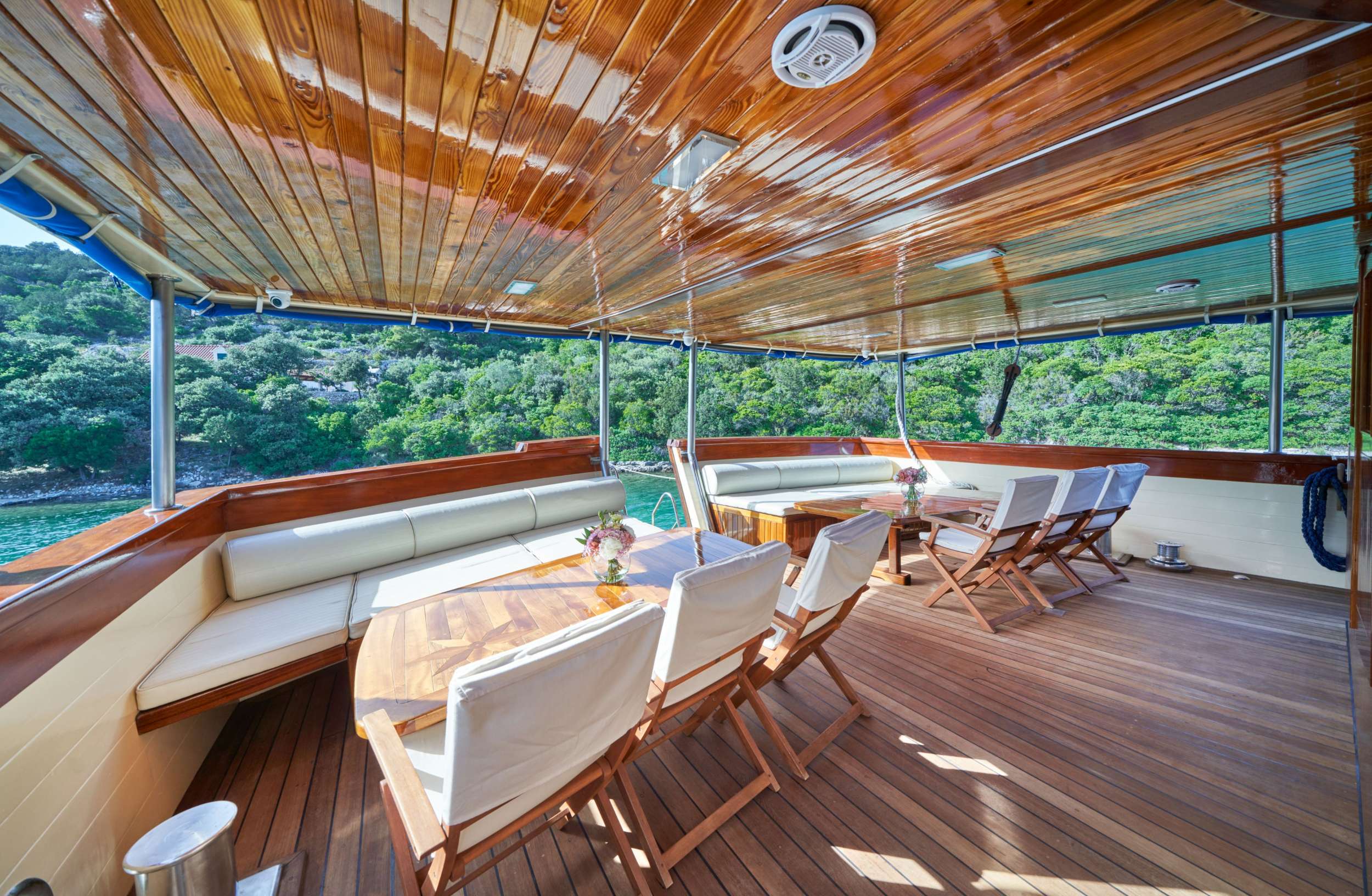 TAJNA MORA Yacht Charter - Aft lounge area - main deck