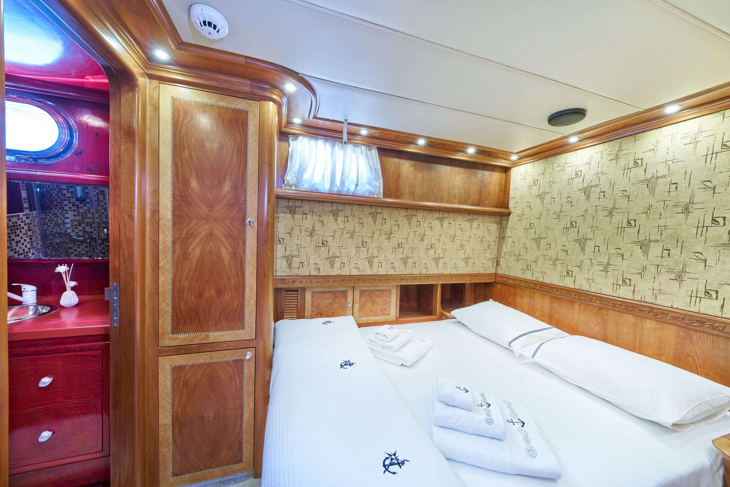 LOTUS Yacht Charter - Double cabin