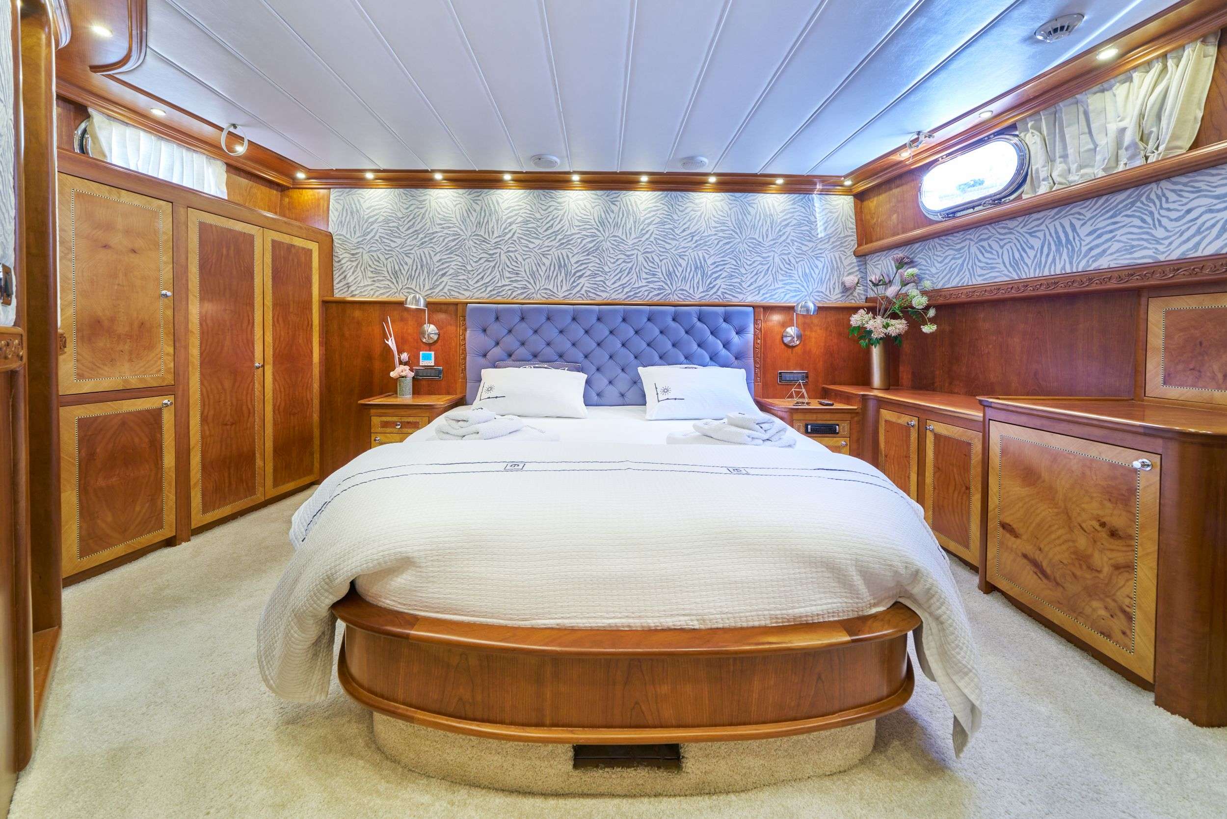LOTUS Yacht Charter - VIP Cabin