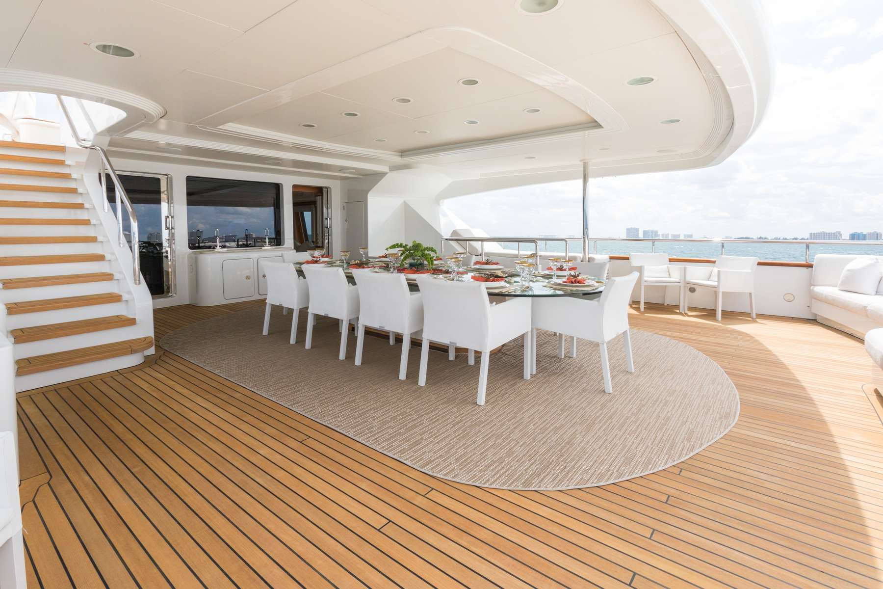 Upper deck dining