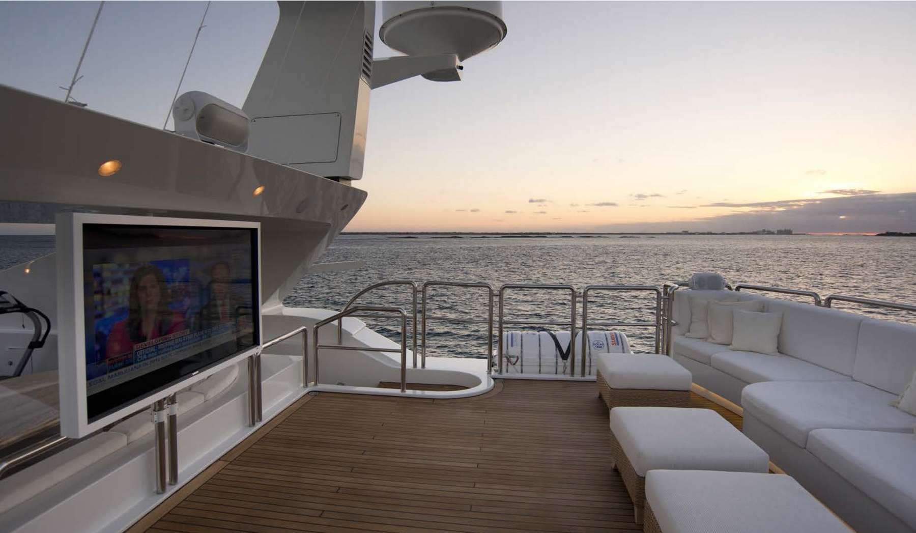Sundeck lounge home cinema