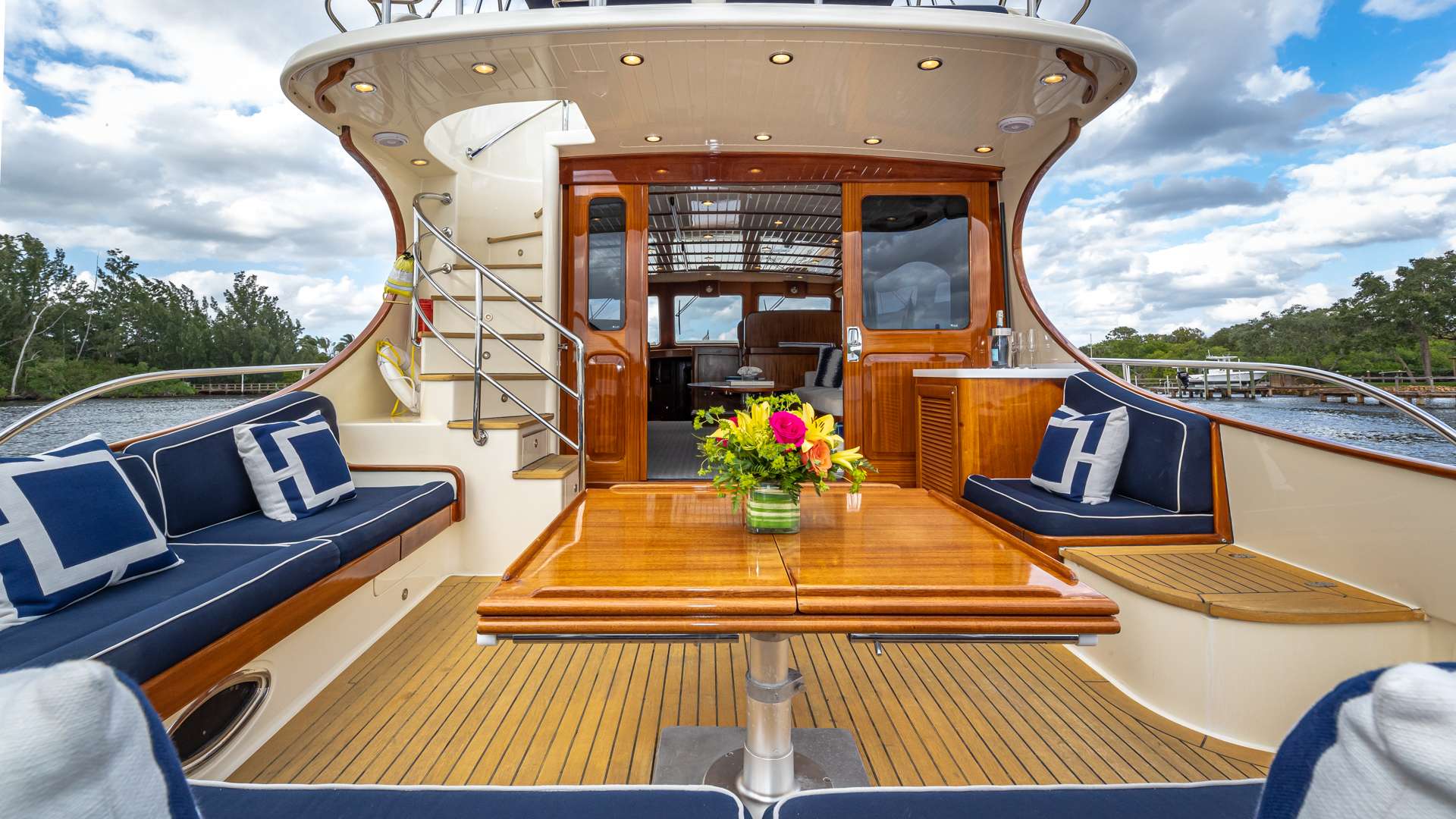 FALCON Yacht Charter - Aft Cockpit Lounge / Alfresco Dining Area