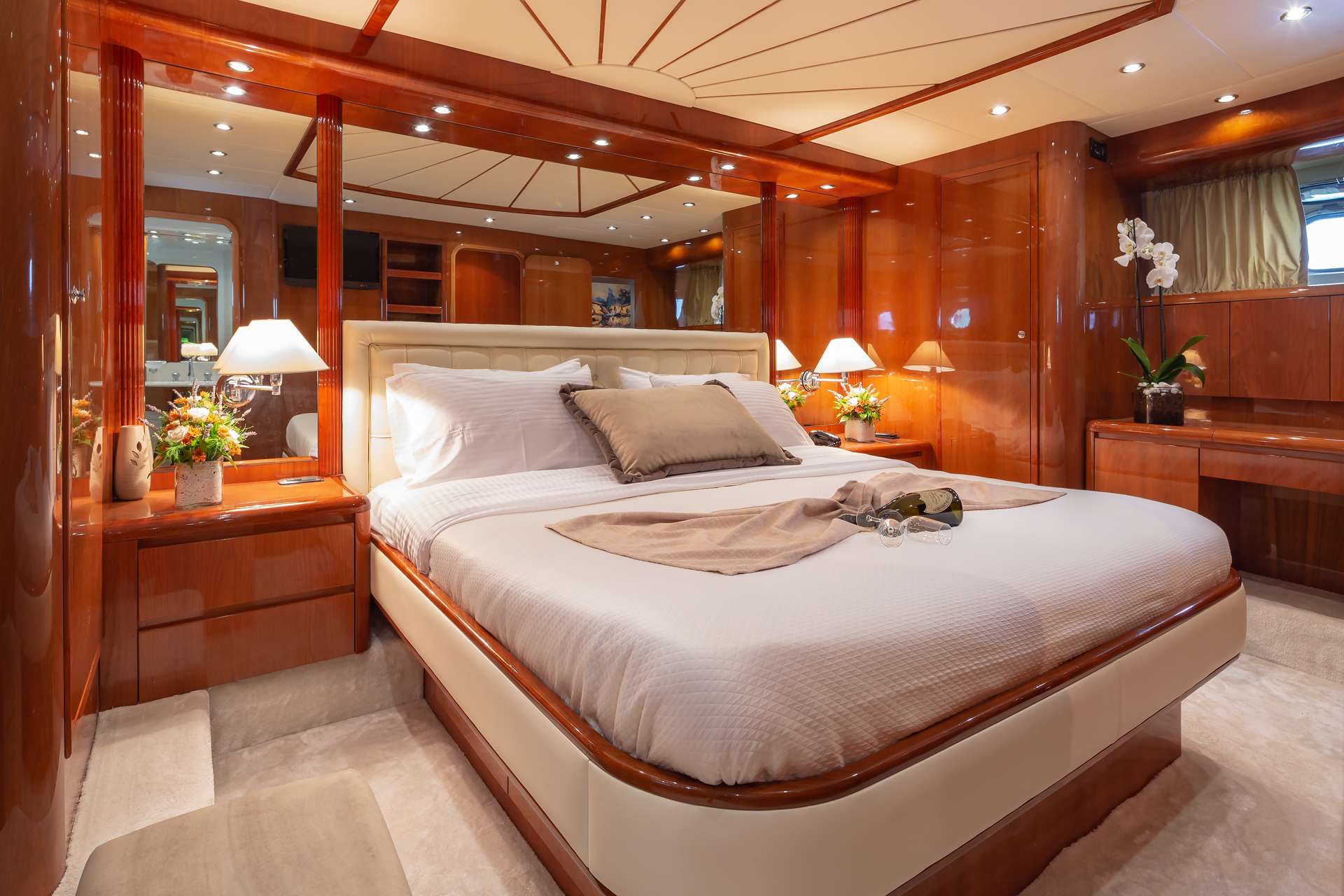 EFMARIA Yacht Charter - Master Cabin