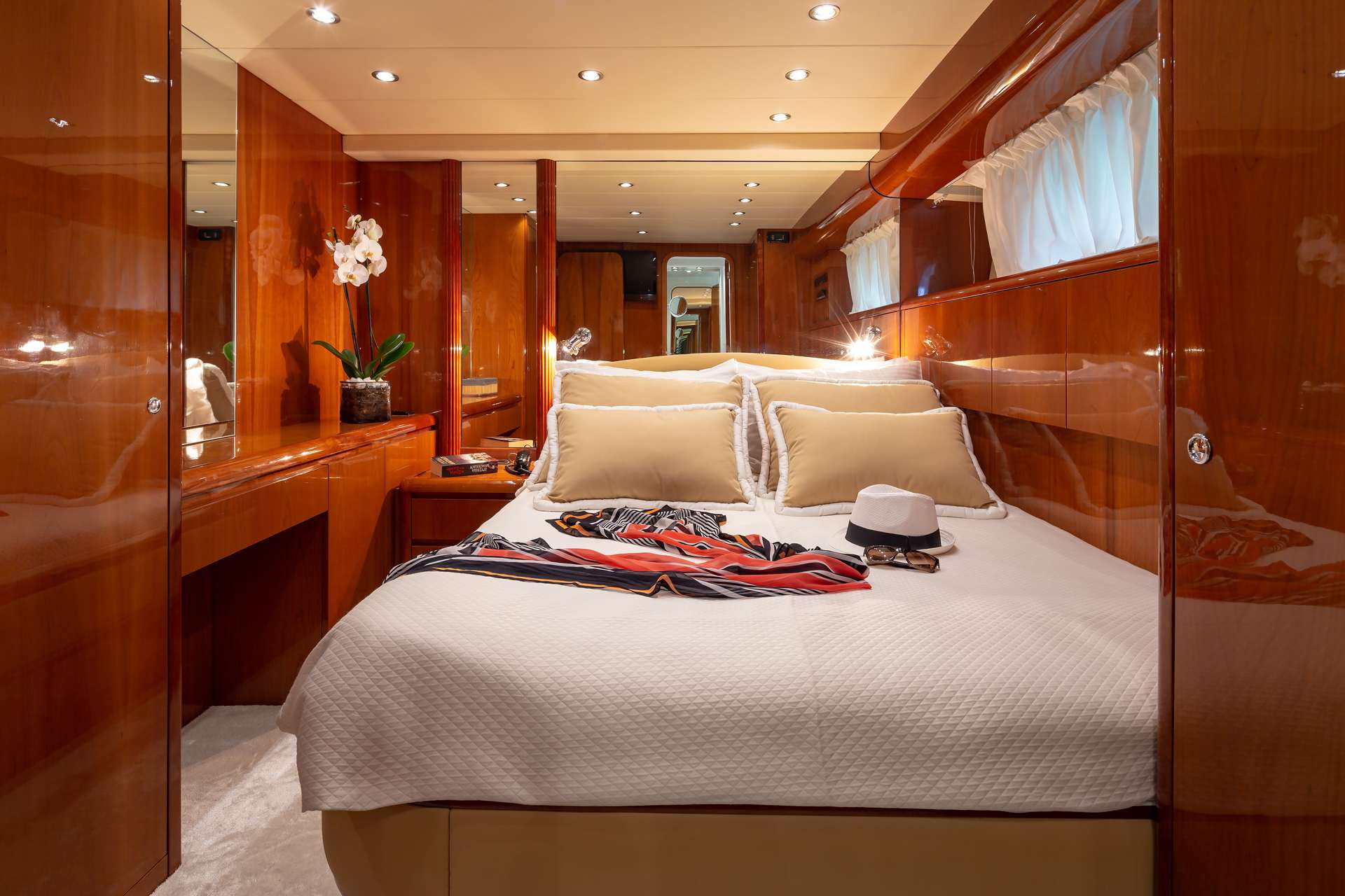 EFMARIA Yacht Charter - Double Cabin