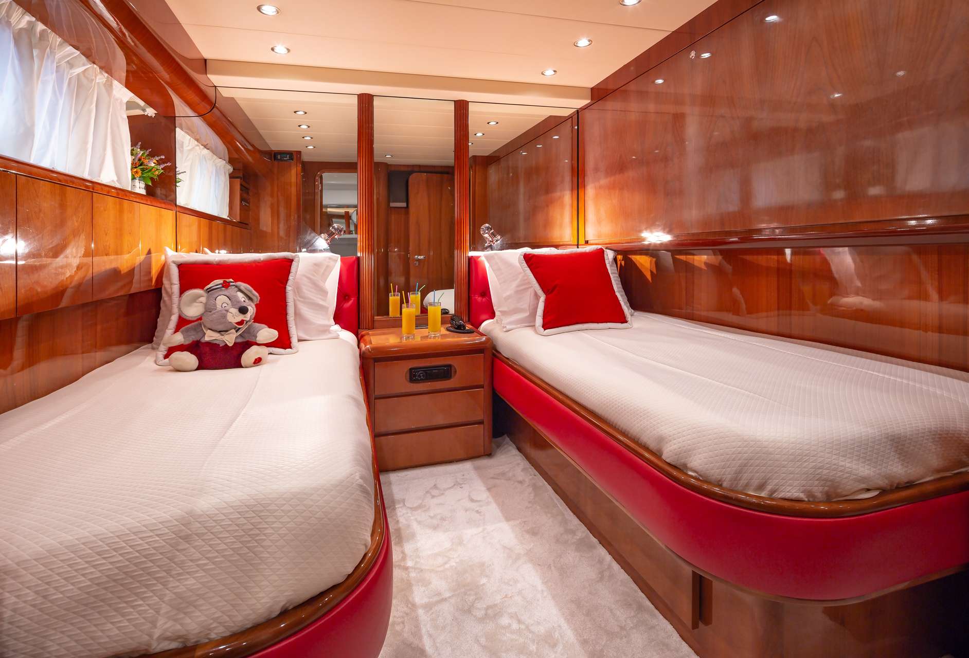 EFMARIA Yacht Charter - Twin Cabin