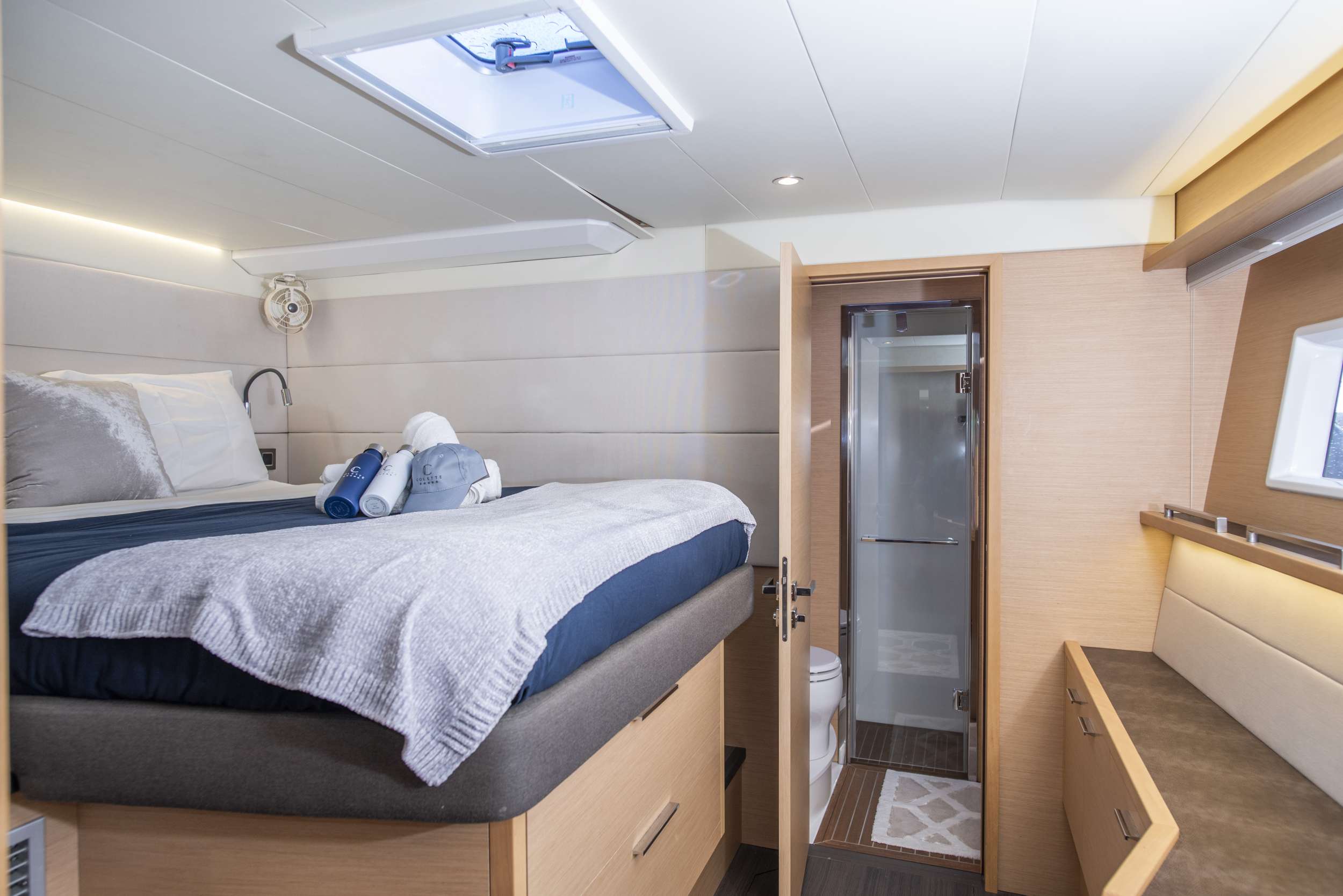 HULYA Yacht Charter - Guest Cabin queen forward