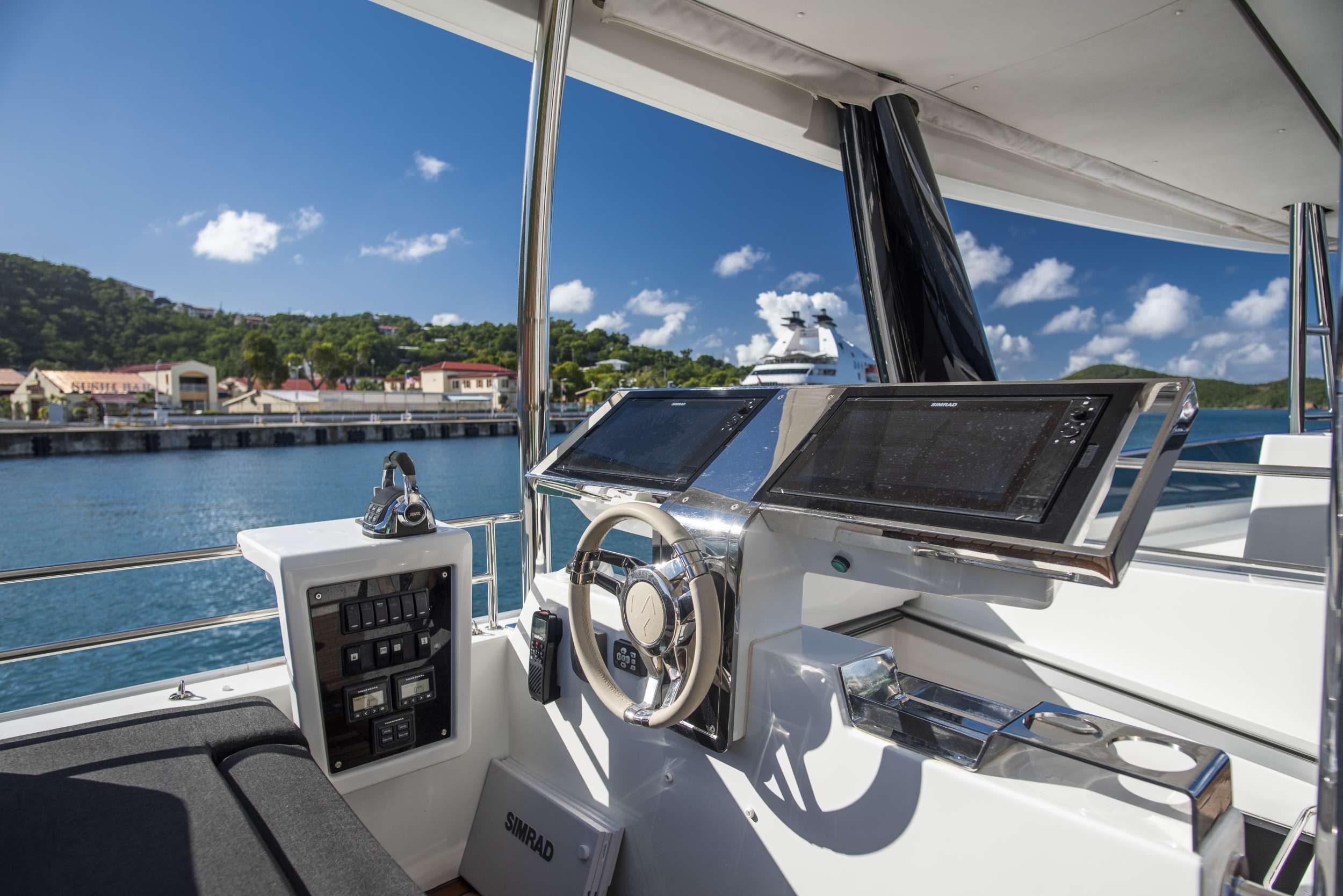 COLETTE Yacht Charter - Helm station