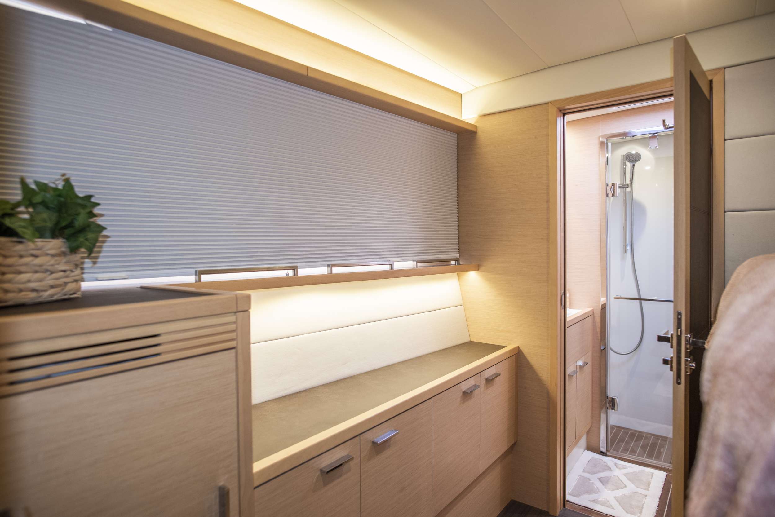 COLETTE Yacht Charter - Guest Bathroom