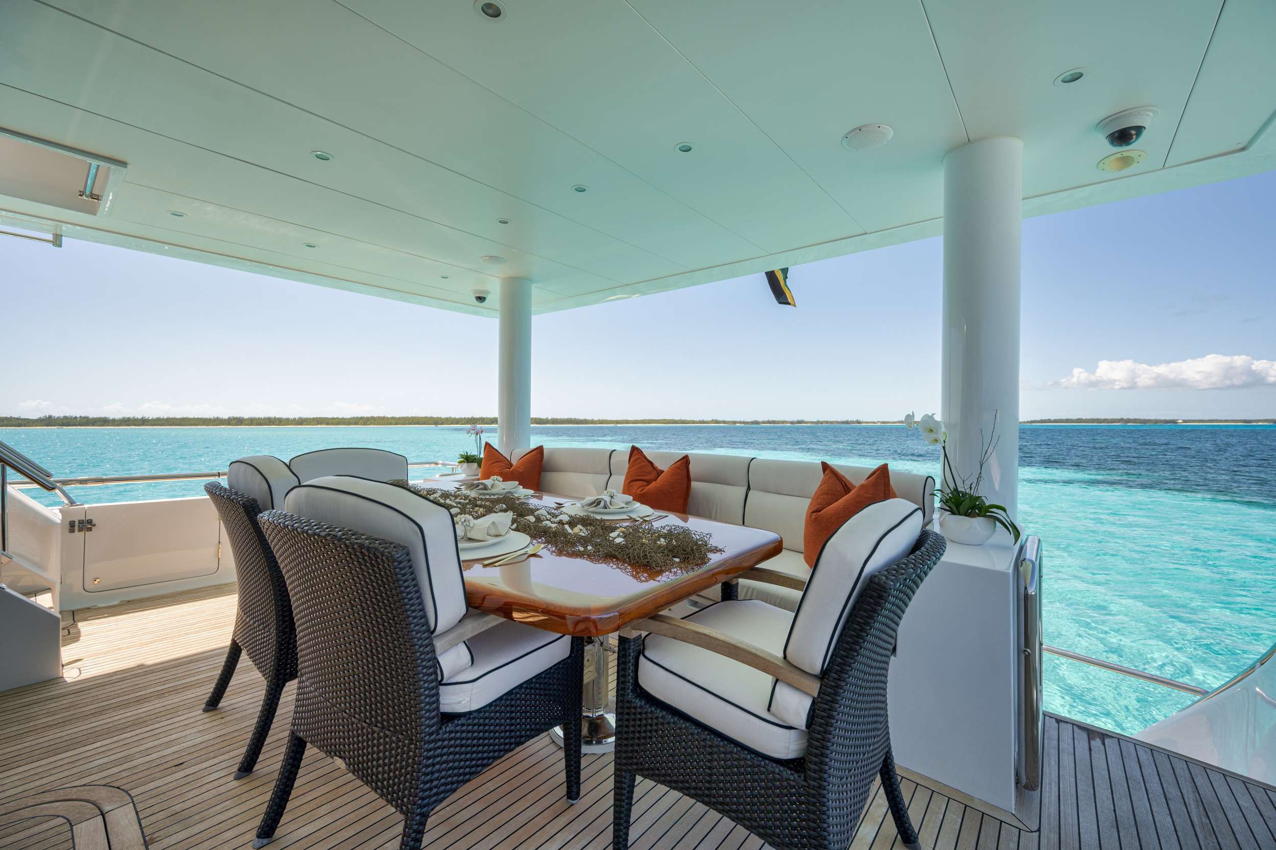 LIMITLESS Yacht Charter - Aft Deck Dining