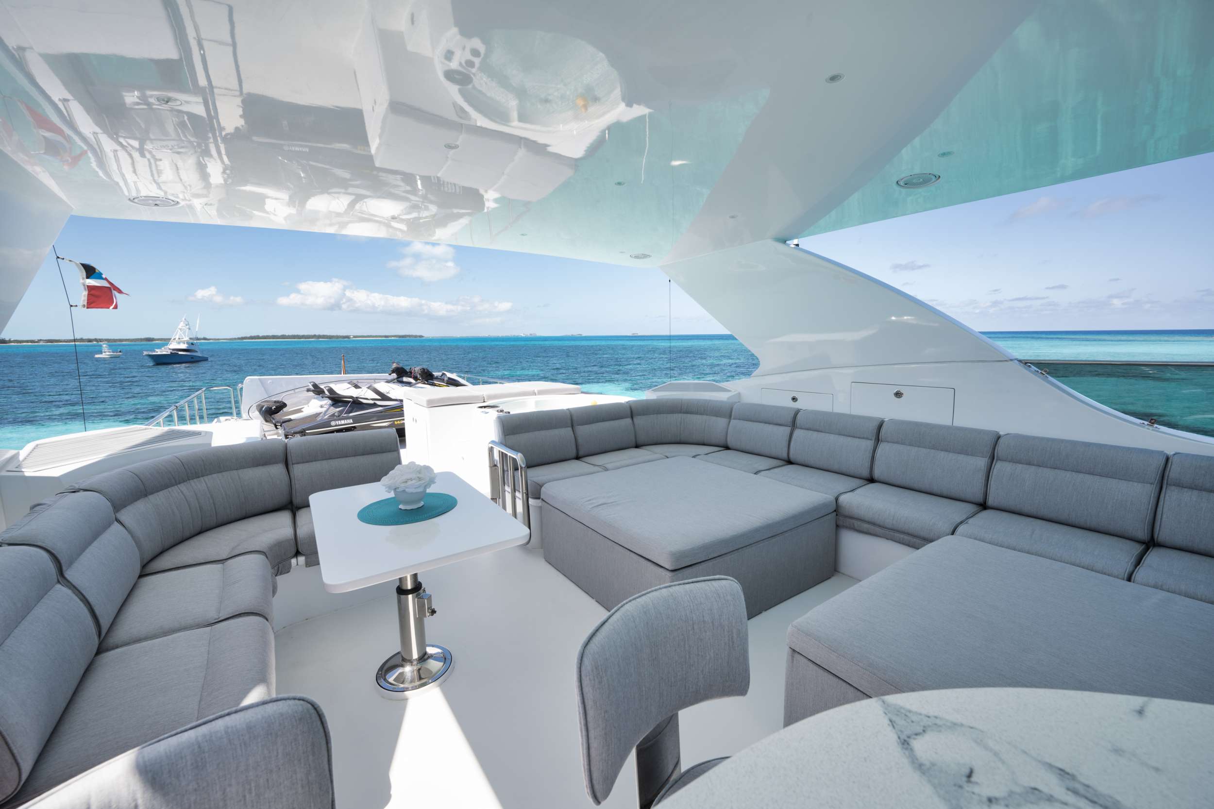 LIMITLESS Yacht Charter - Flybridge Looking Aft
