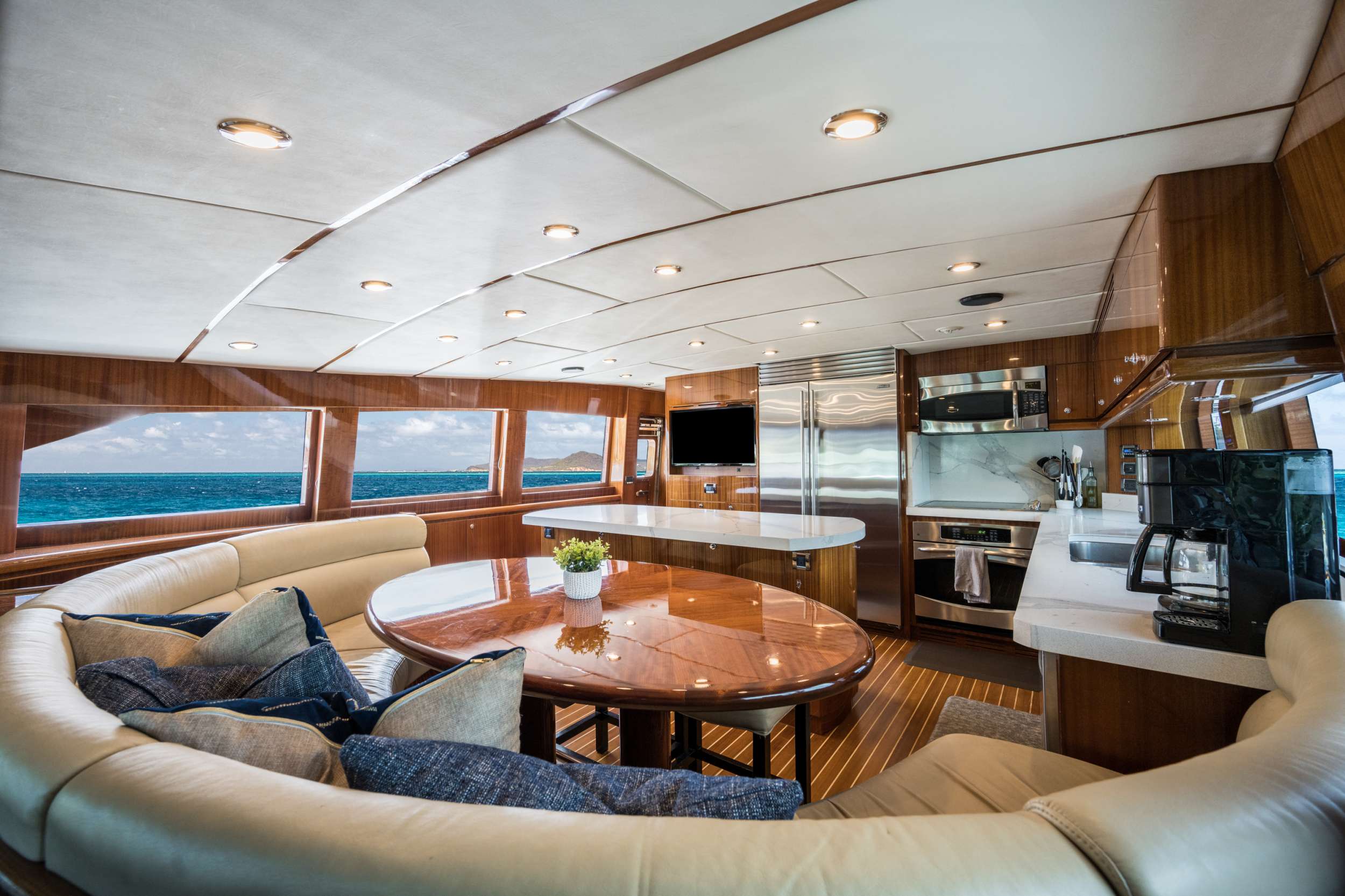 LIMITLESS Yacht Charter - Galley Seating