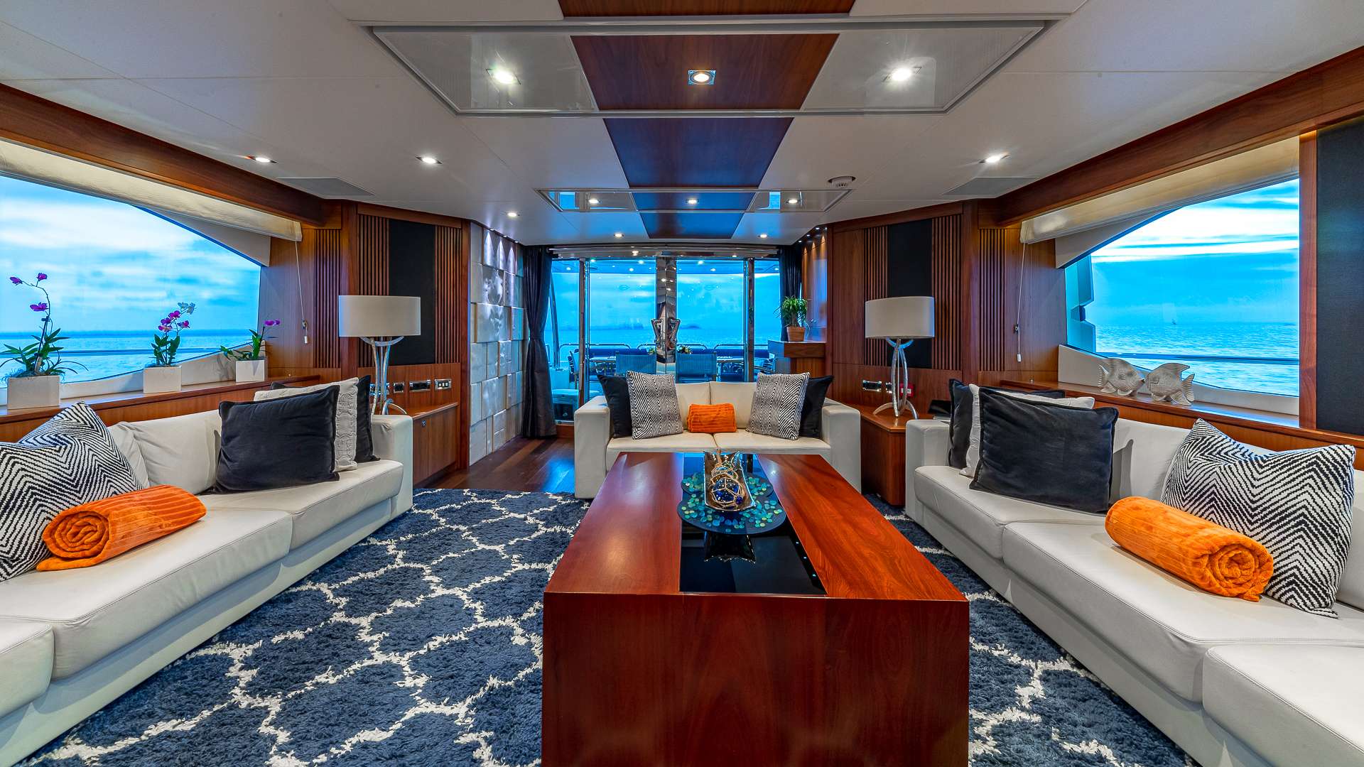 EMRYS Yacht Charter - Main Salon