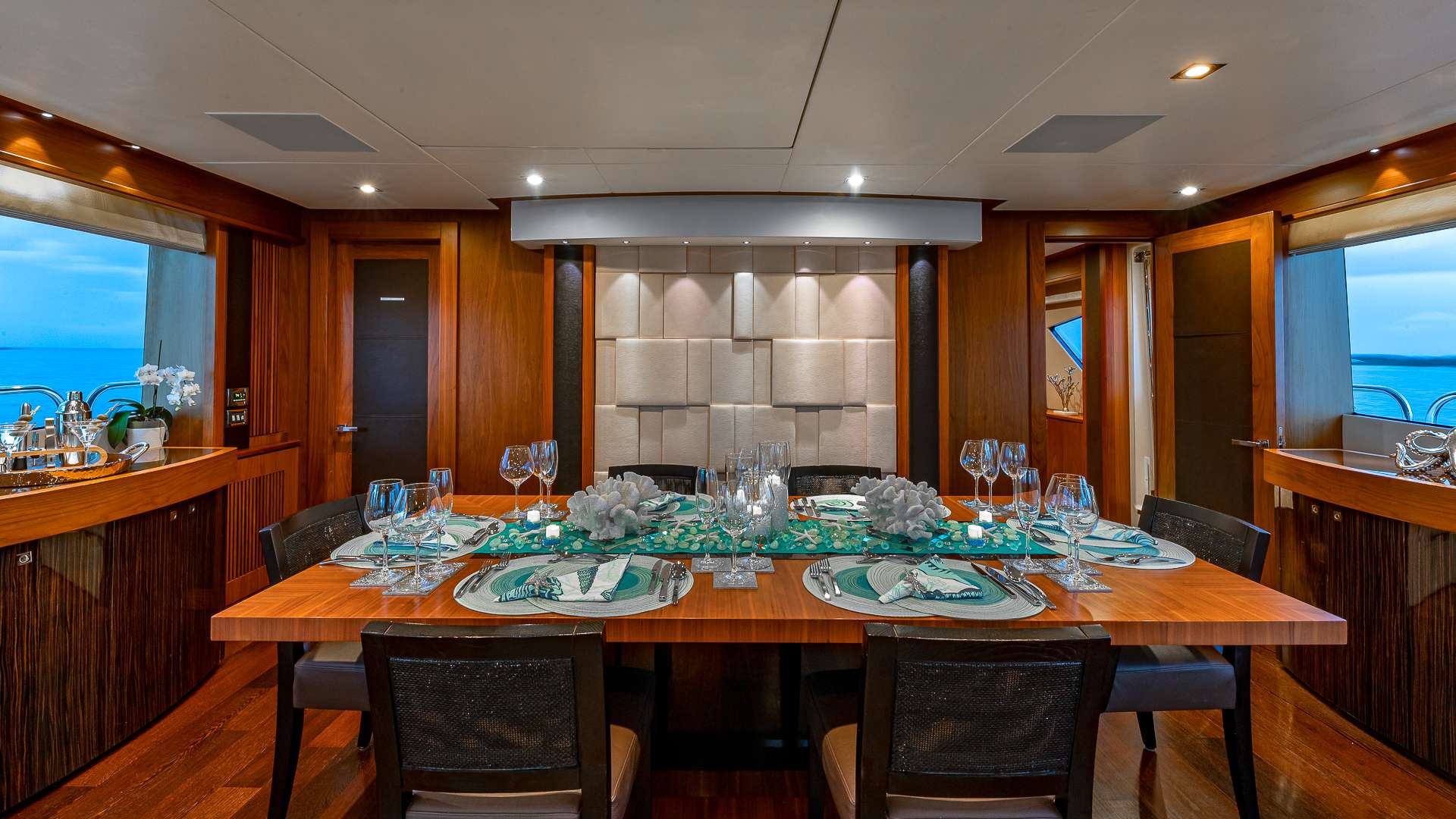 EMRYS Yacht Charter - Formal Dining