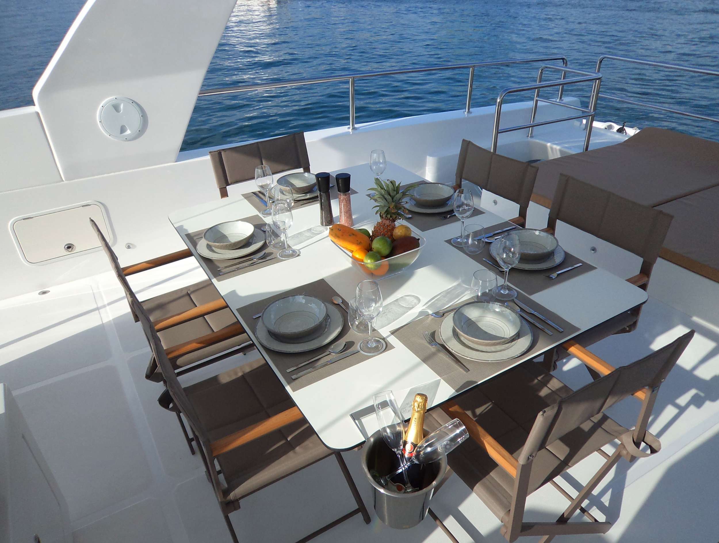 OVER REEF Yacht Charter - Sundeck Dining