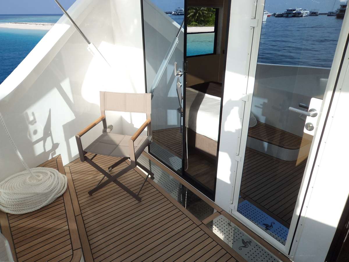 OVER REEF Yacht Charter - Cabins private balcony