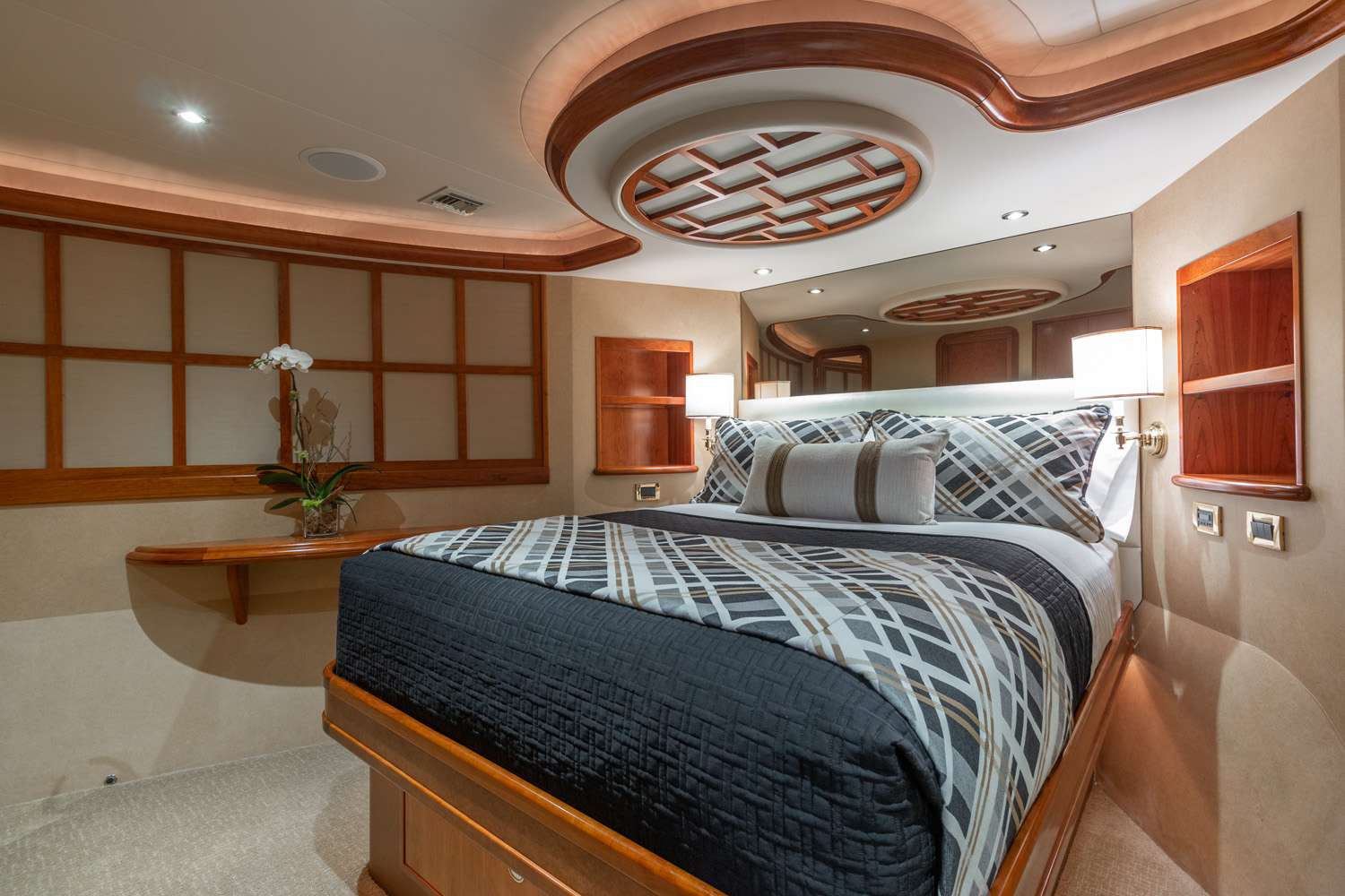 MY WAY Yacht Charter - VIP Stateroom