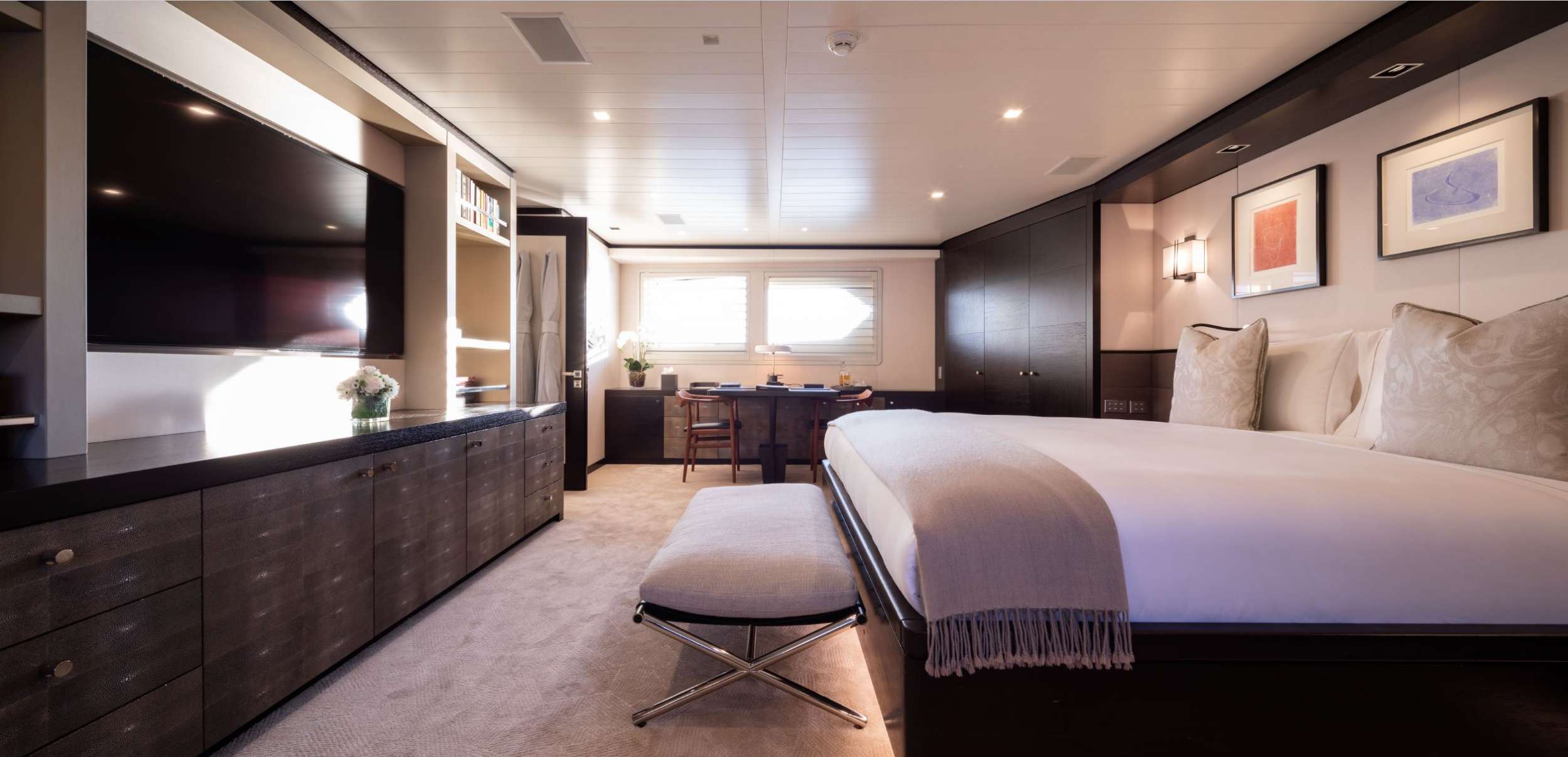 MIRAGE Yacht Charter - Master Stateroom
