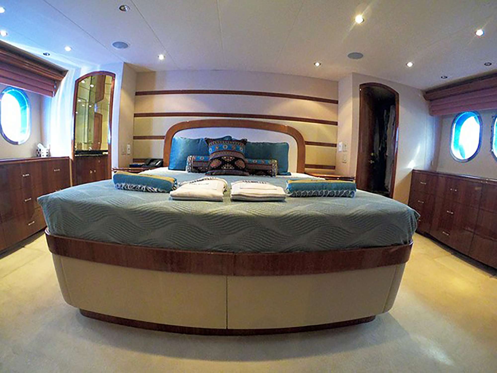 TOP SHELF Yacht Charter - Primary cabin