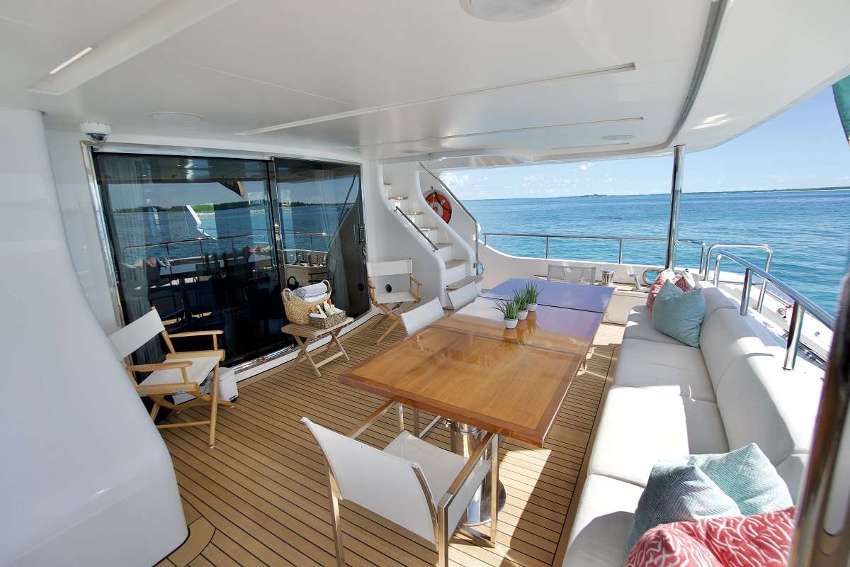 Al Fresco Dining Main Deck 