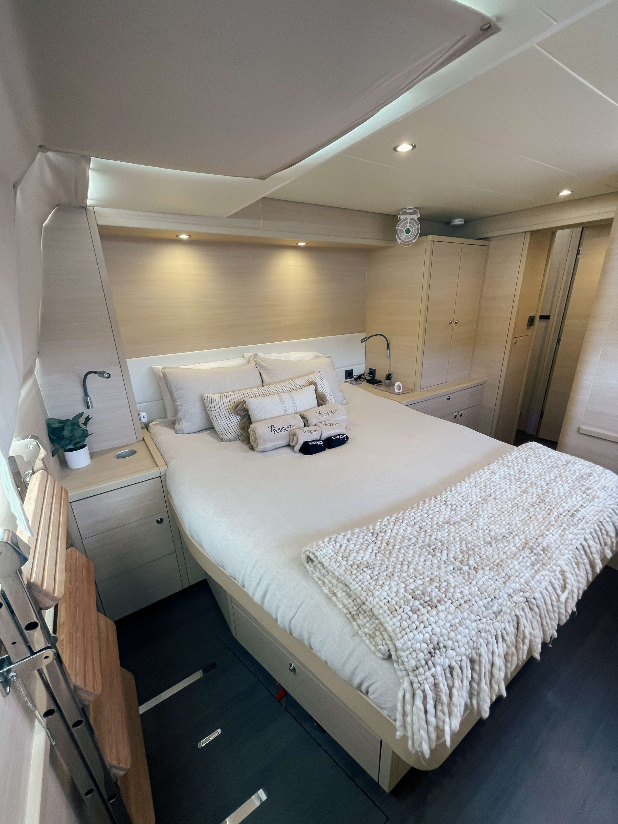 THE PURSUIT Yacht Charter - Primary Cabin