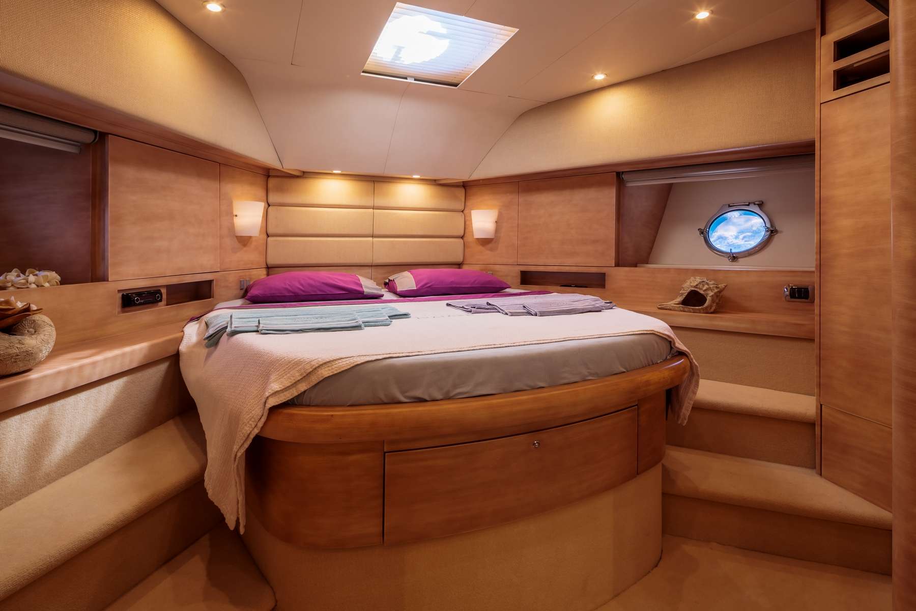 REVIVAL Yacht Charter - VIP Cabin