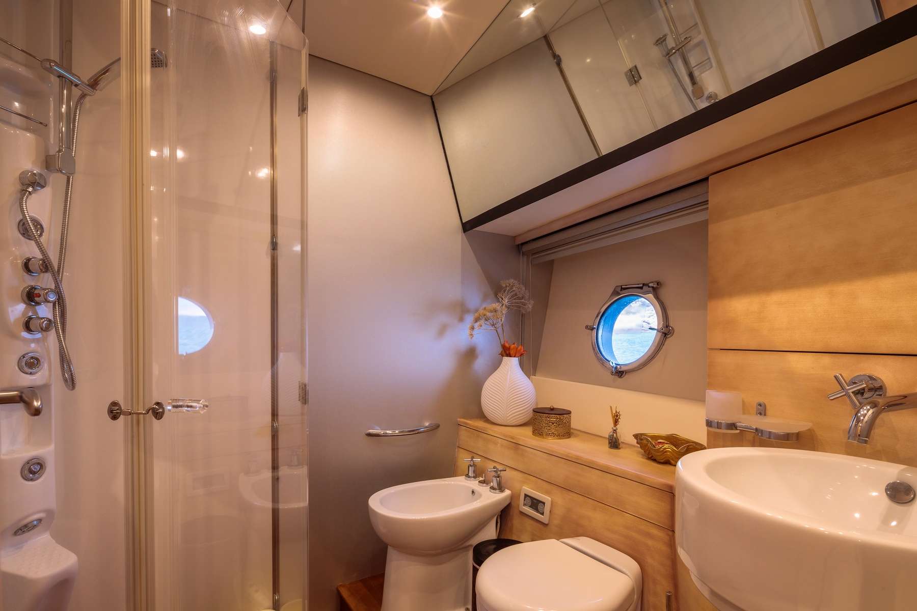 REVIVAL Yacht Charter - VIP bathroom