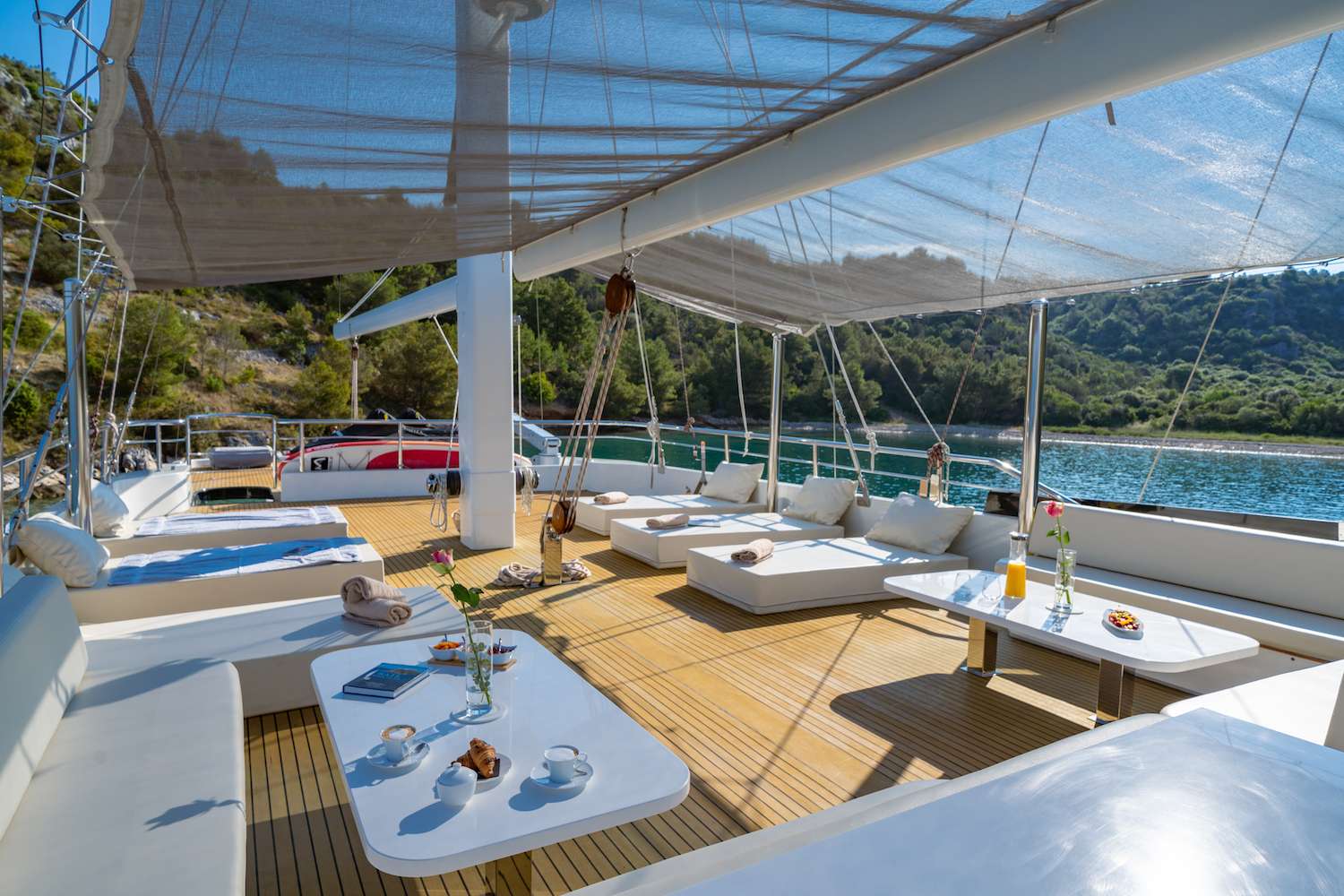 NAVILUX Yacht Charter - Sun Deck