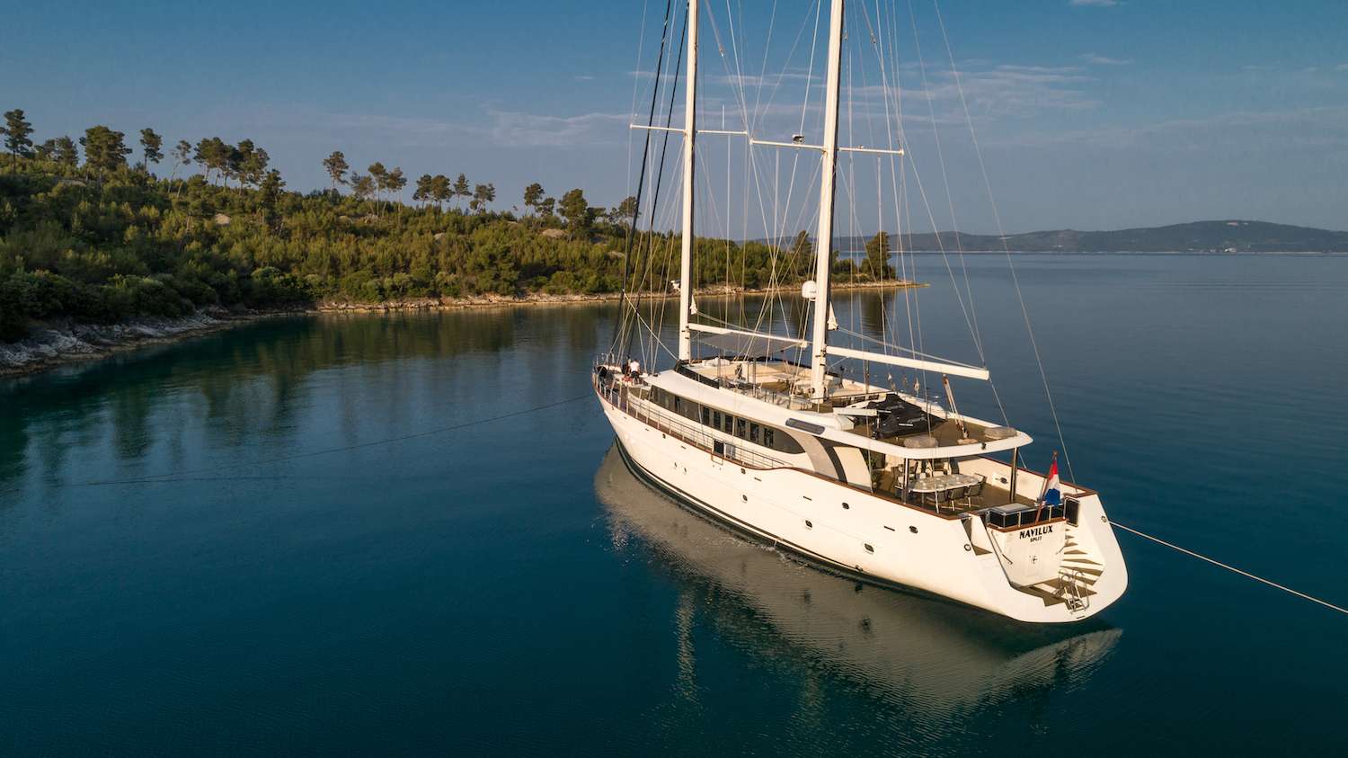 NAVILUX Yacht Charter - At anchor
