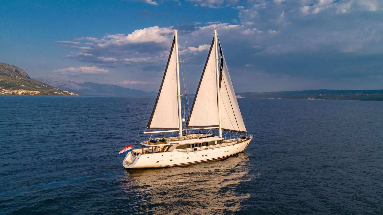 NAVILUX Yacht Charter - Sailing