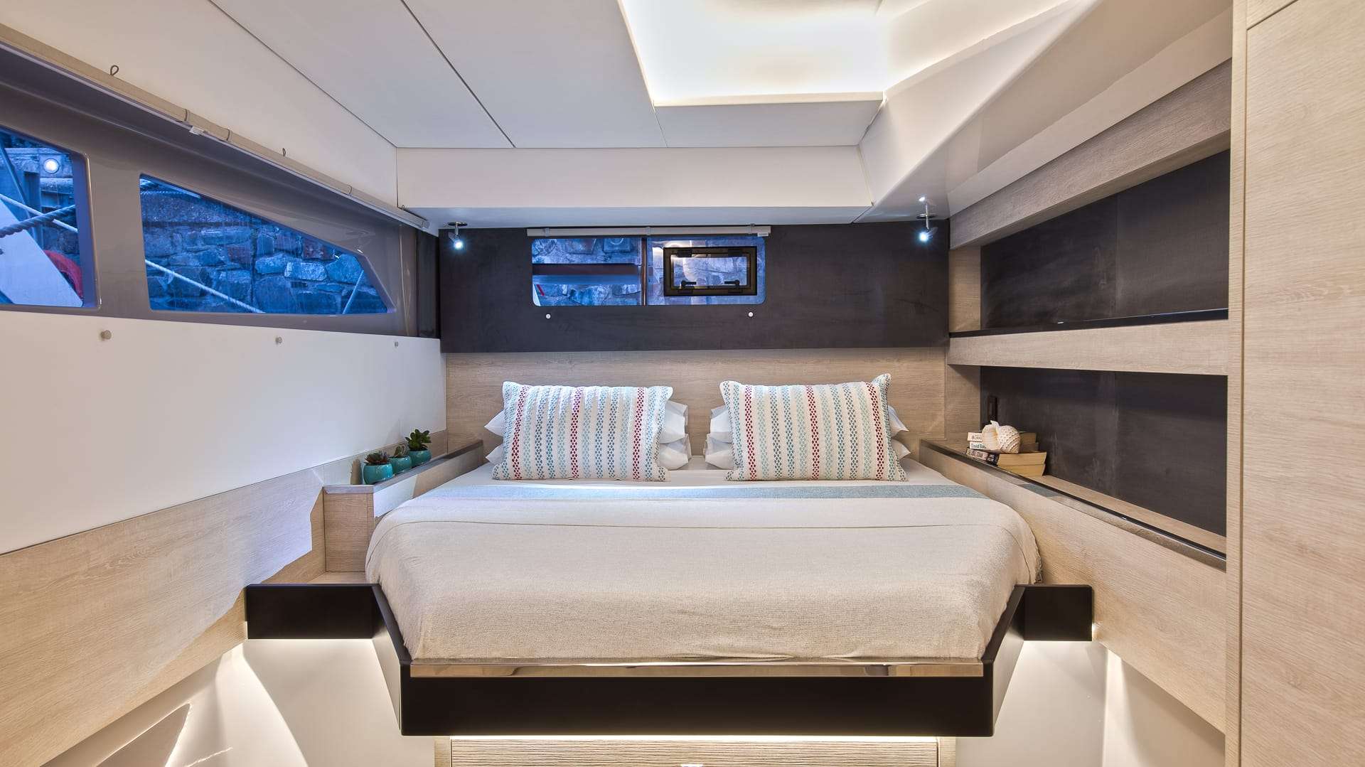 ATUMAVU Yacht Charter - Master suite