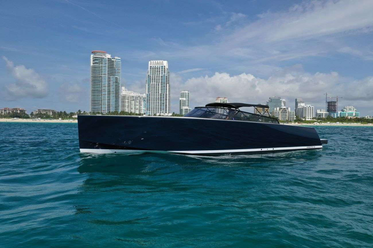 Yacht Charter 55 Van Dutch | Ritzy Charters