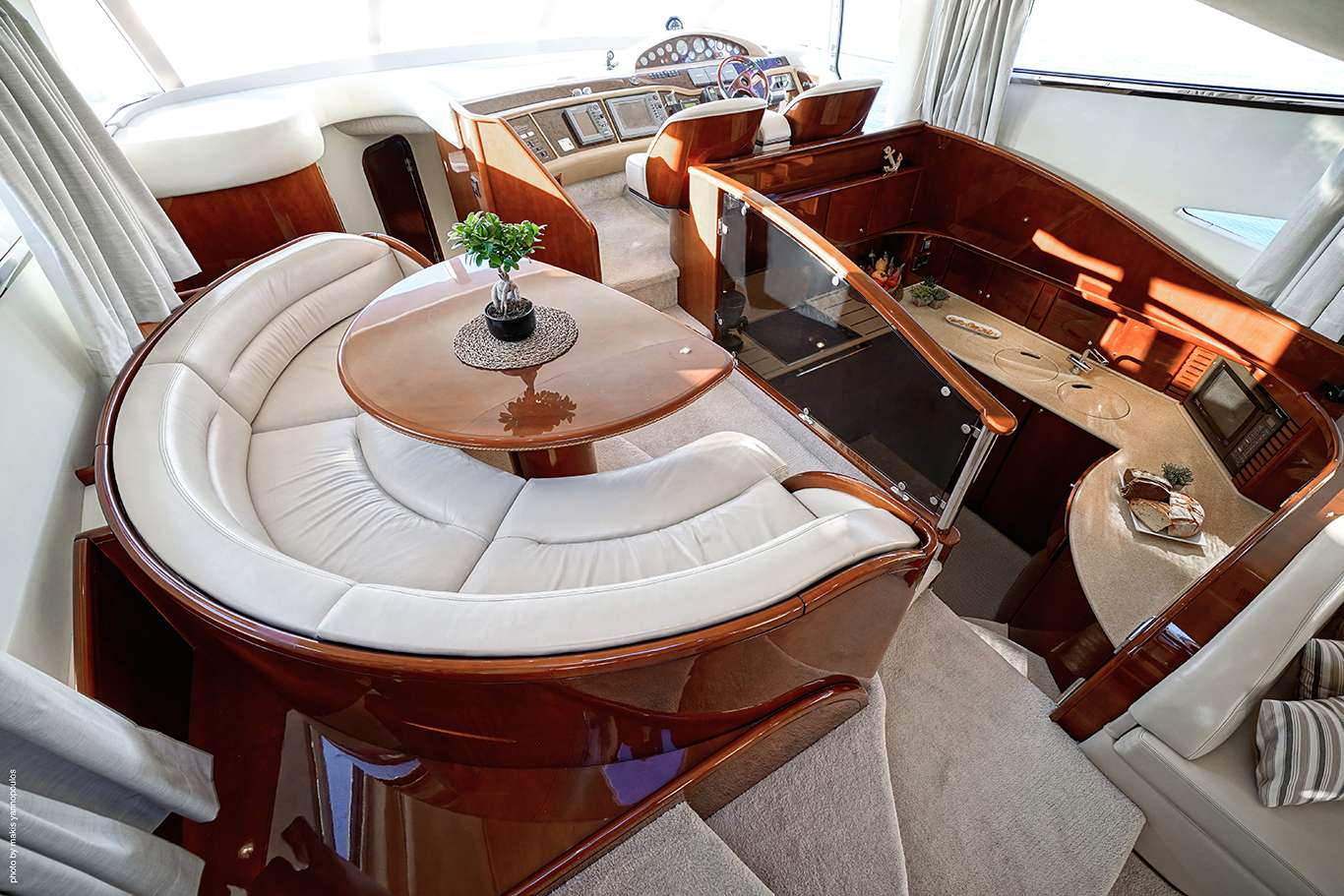 DISTAR PRINCESS Yacht Charter - Interior Salon &amp; Galley