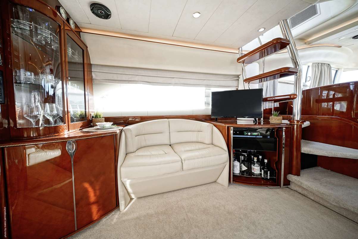 DISTAR PRINCESS Yacht Charter - Interior Salon Detail