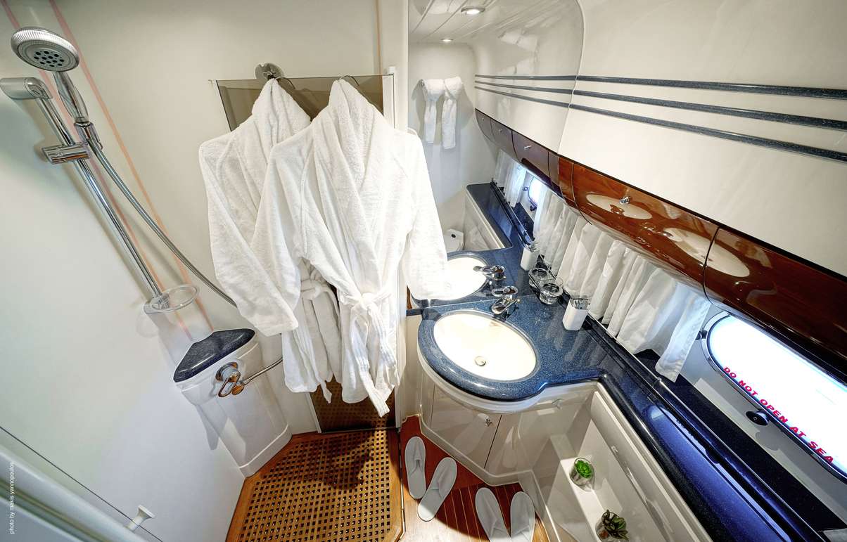 DISTAR PRINCESS Yacht Charter - Master Cabin Facilities